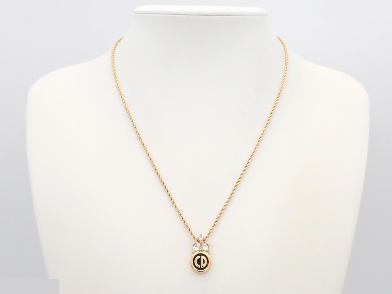 necklace — view 3