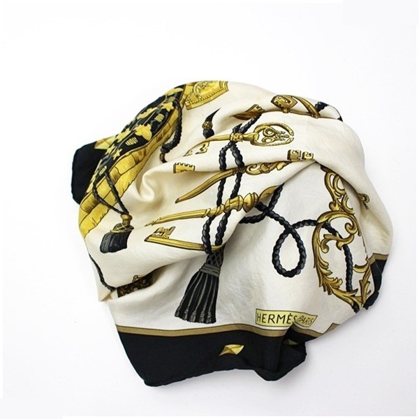 scarf, black x ivory — view 5