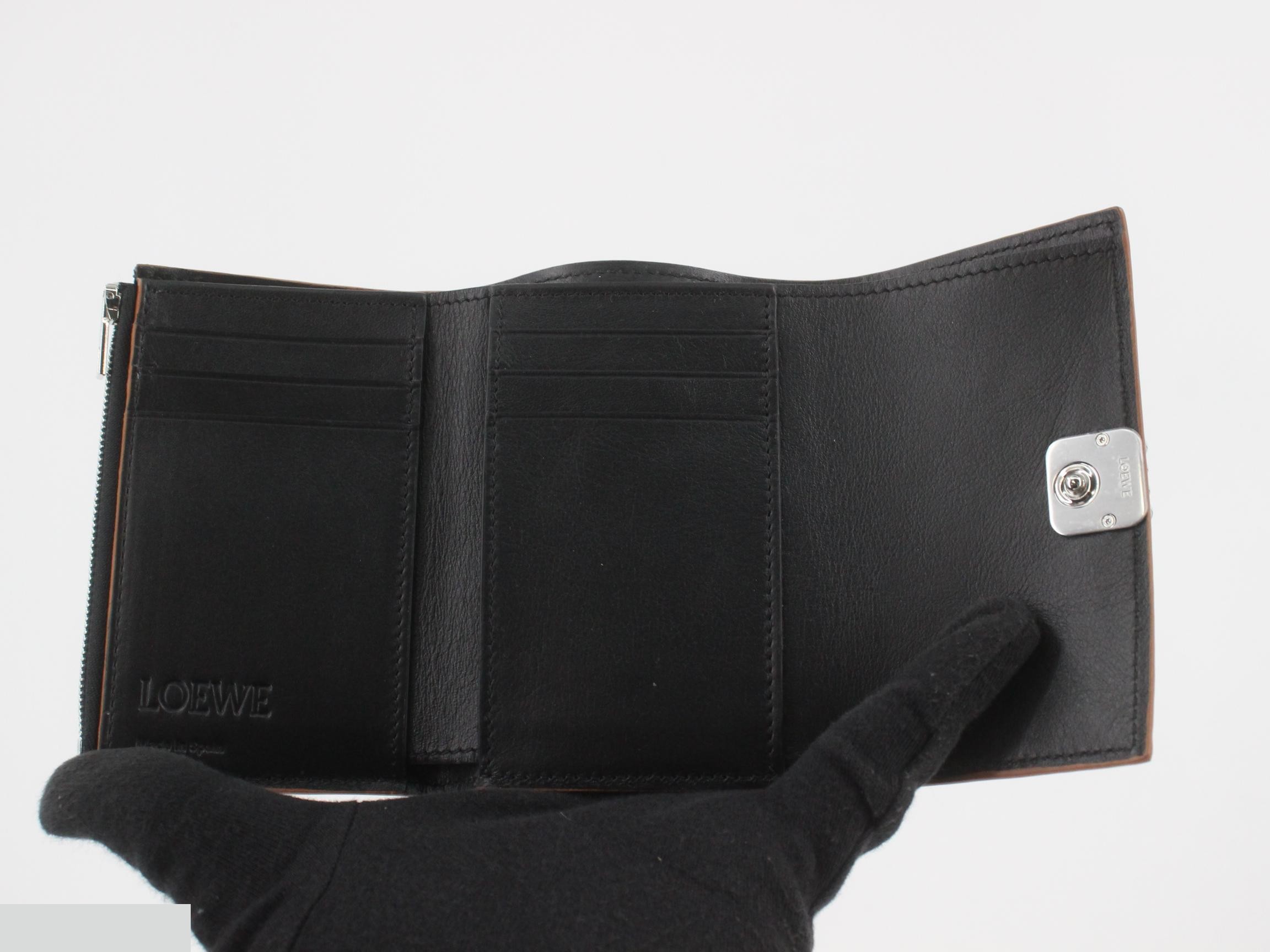 Other lines: Bags and Wallets — view 4
