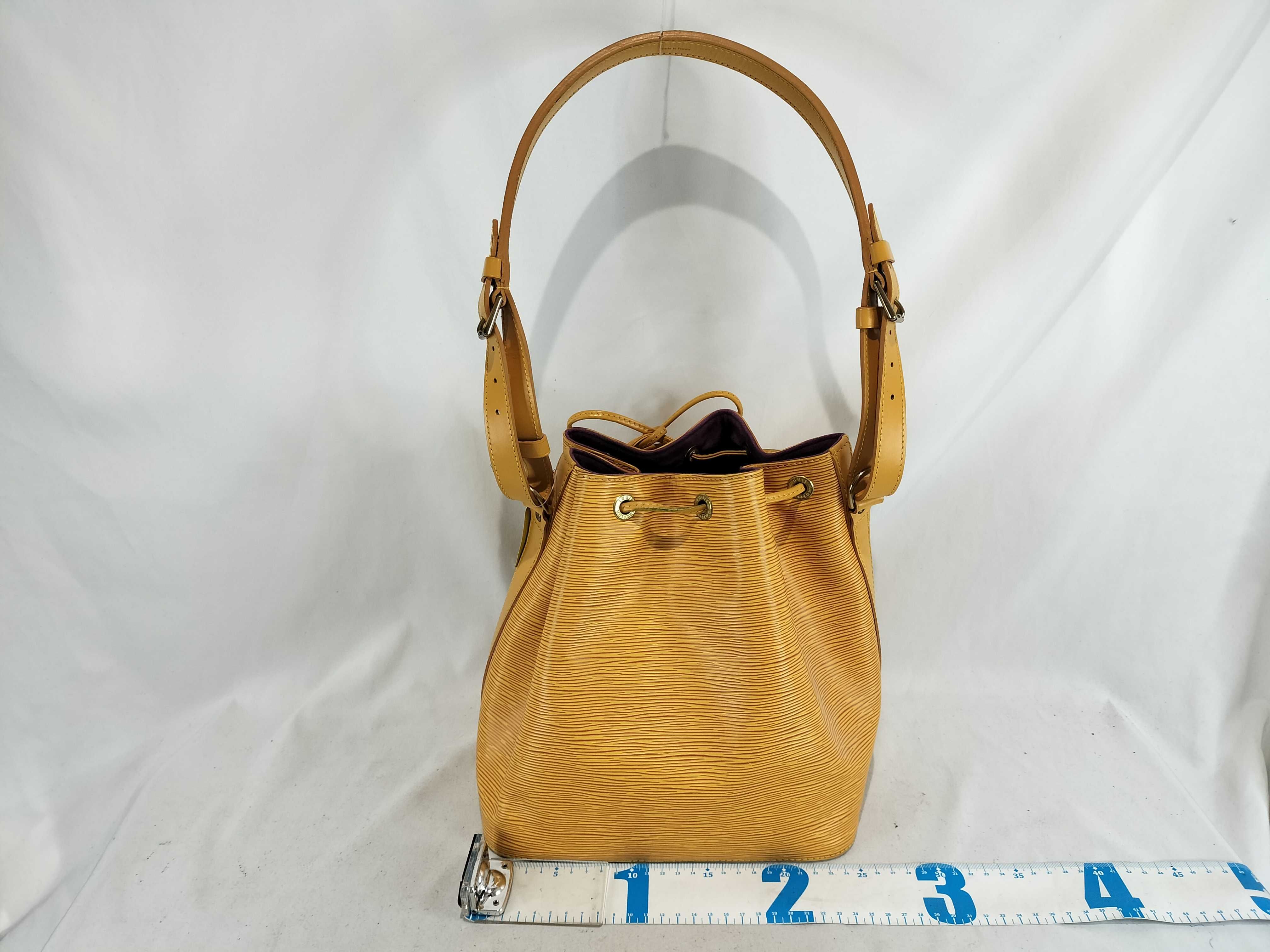 Epi Noe Yellow Shoulder Bag — view 2