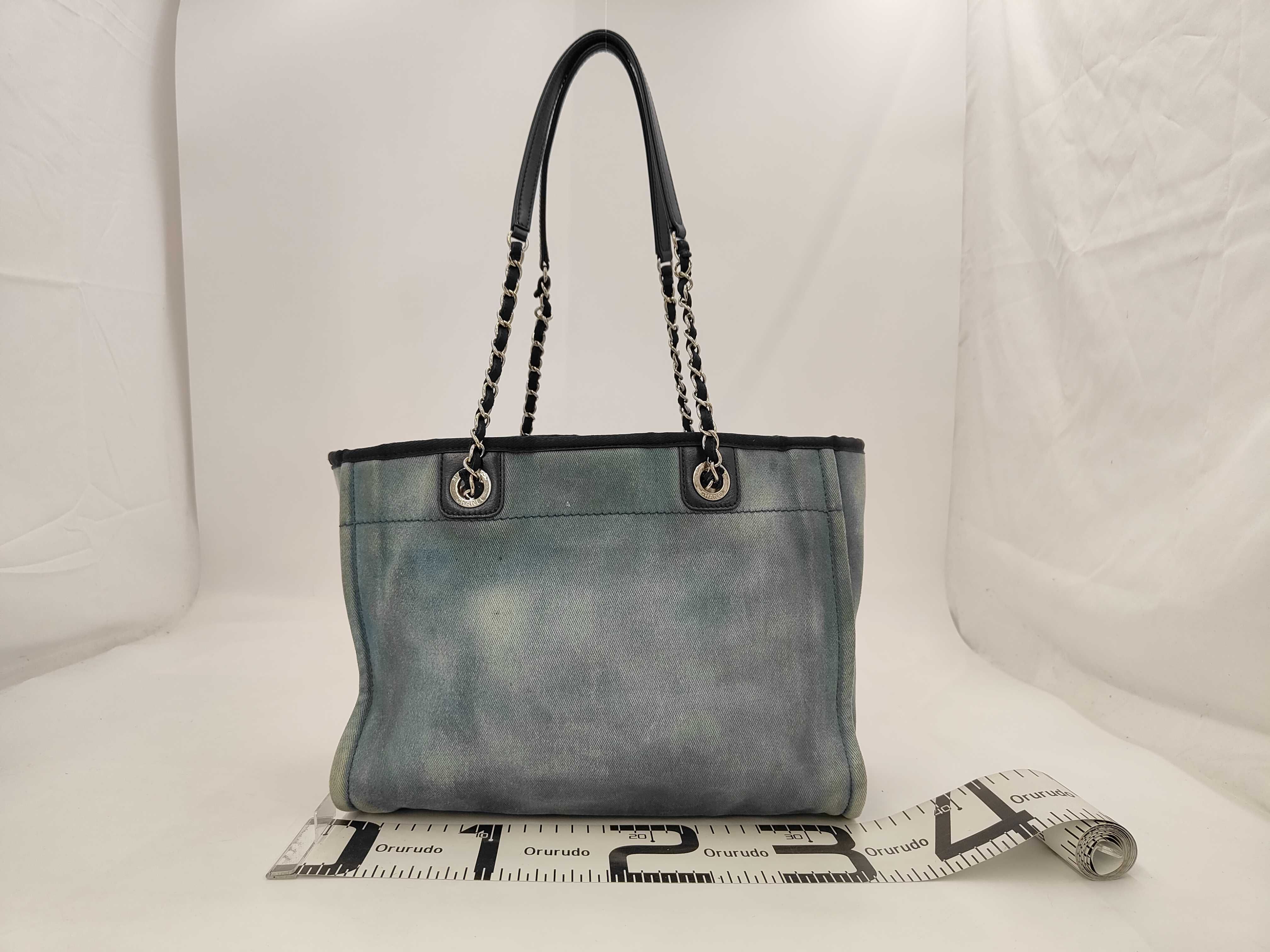 9 Chanel Tote Bag — view 2