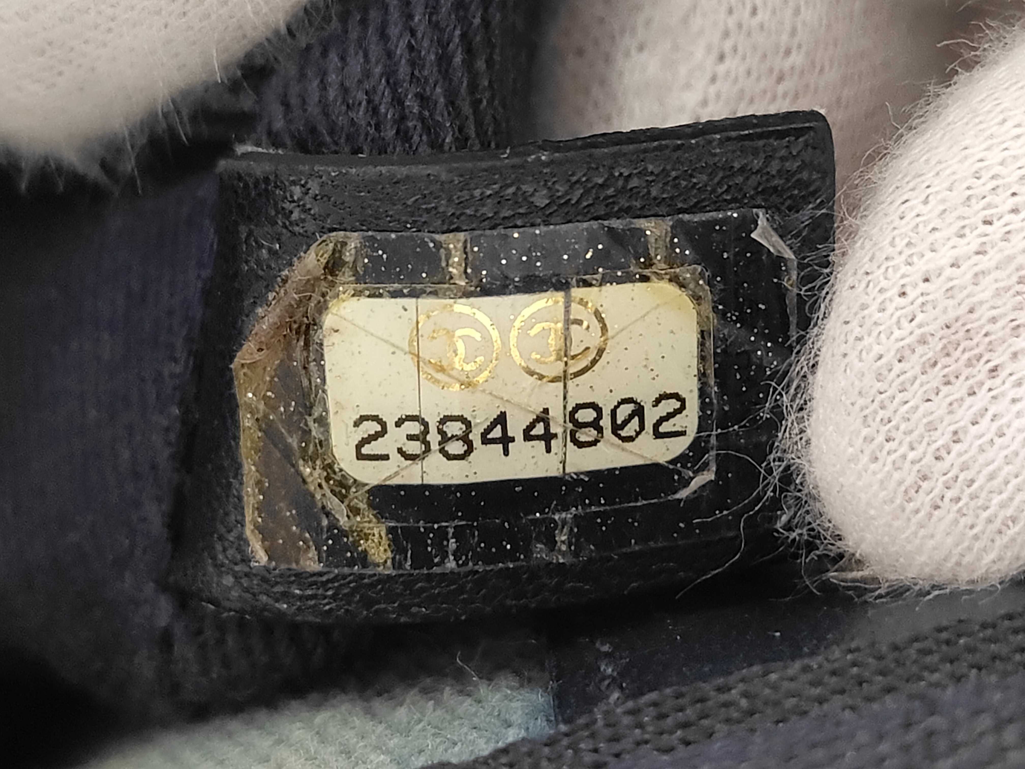 9 Chanel Tote Bag — view 10