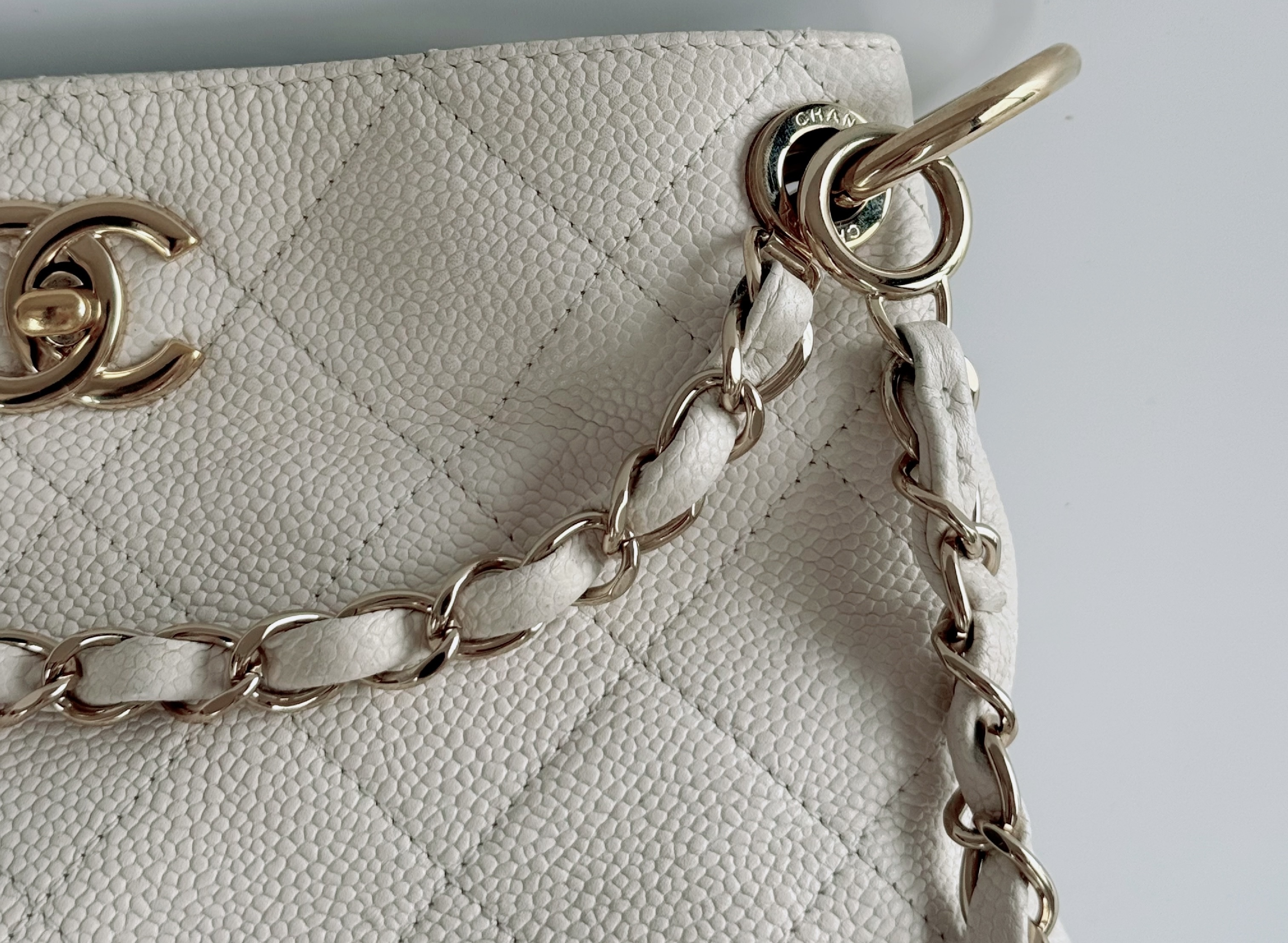 Matelassé Caviar Leather White Chain Shoulder Bag (with gold hardware) — view 4
