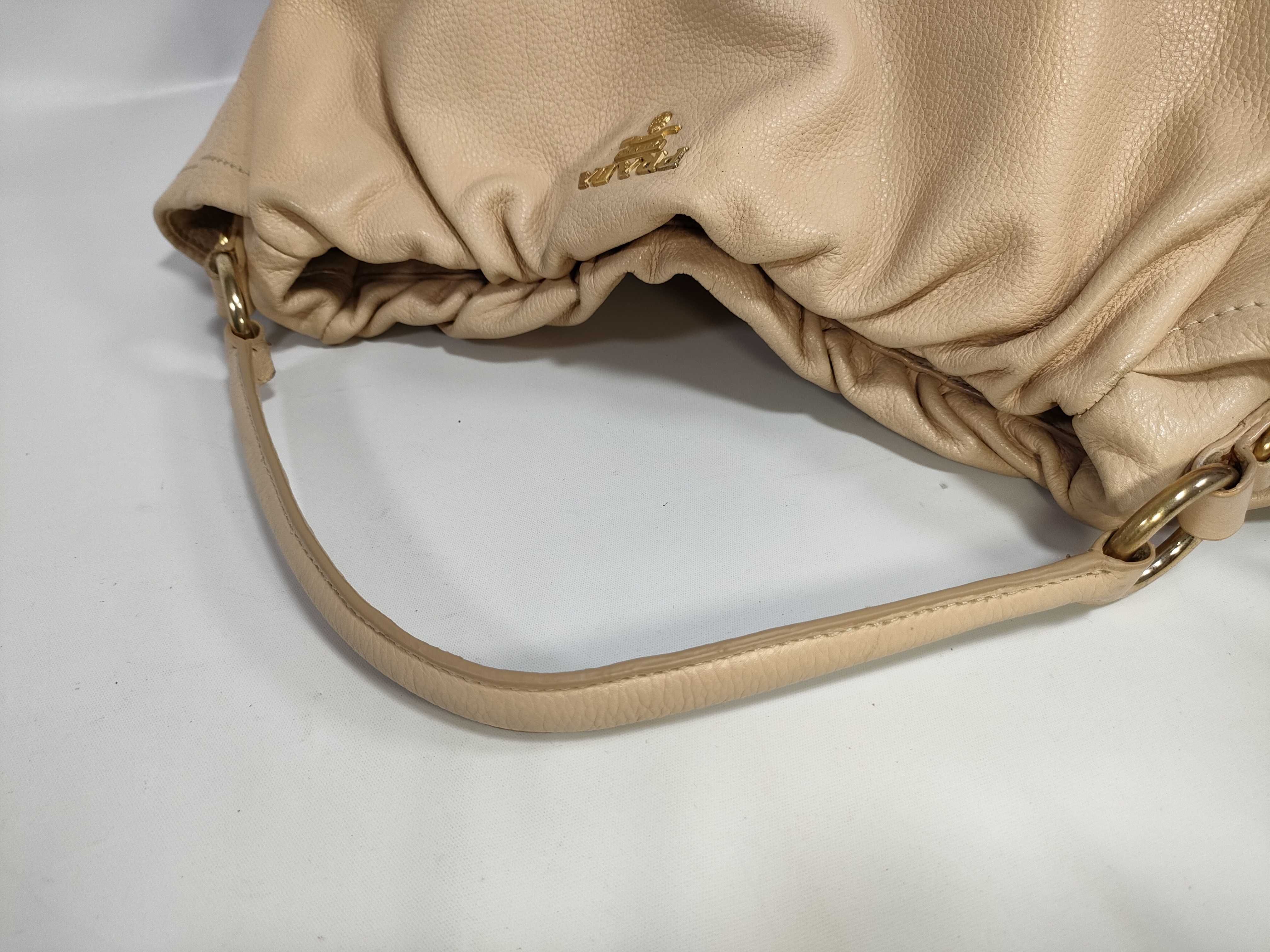 Vitello Daino Leather Shirring Hobo Bag Shoulder Bag — view 3
