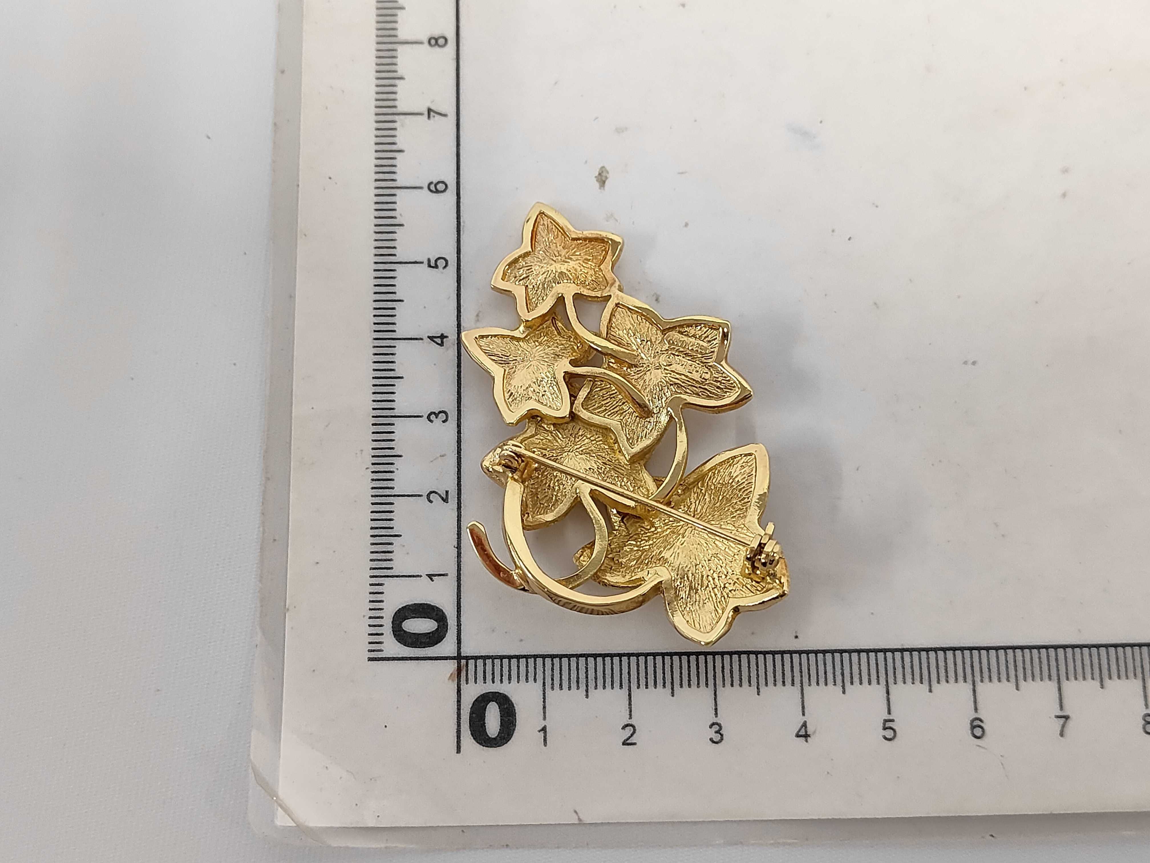 Vintage Ivy Leaf Gold Brooch — view 2