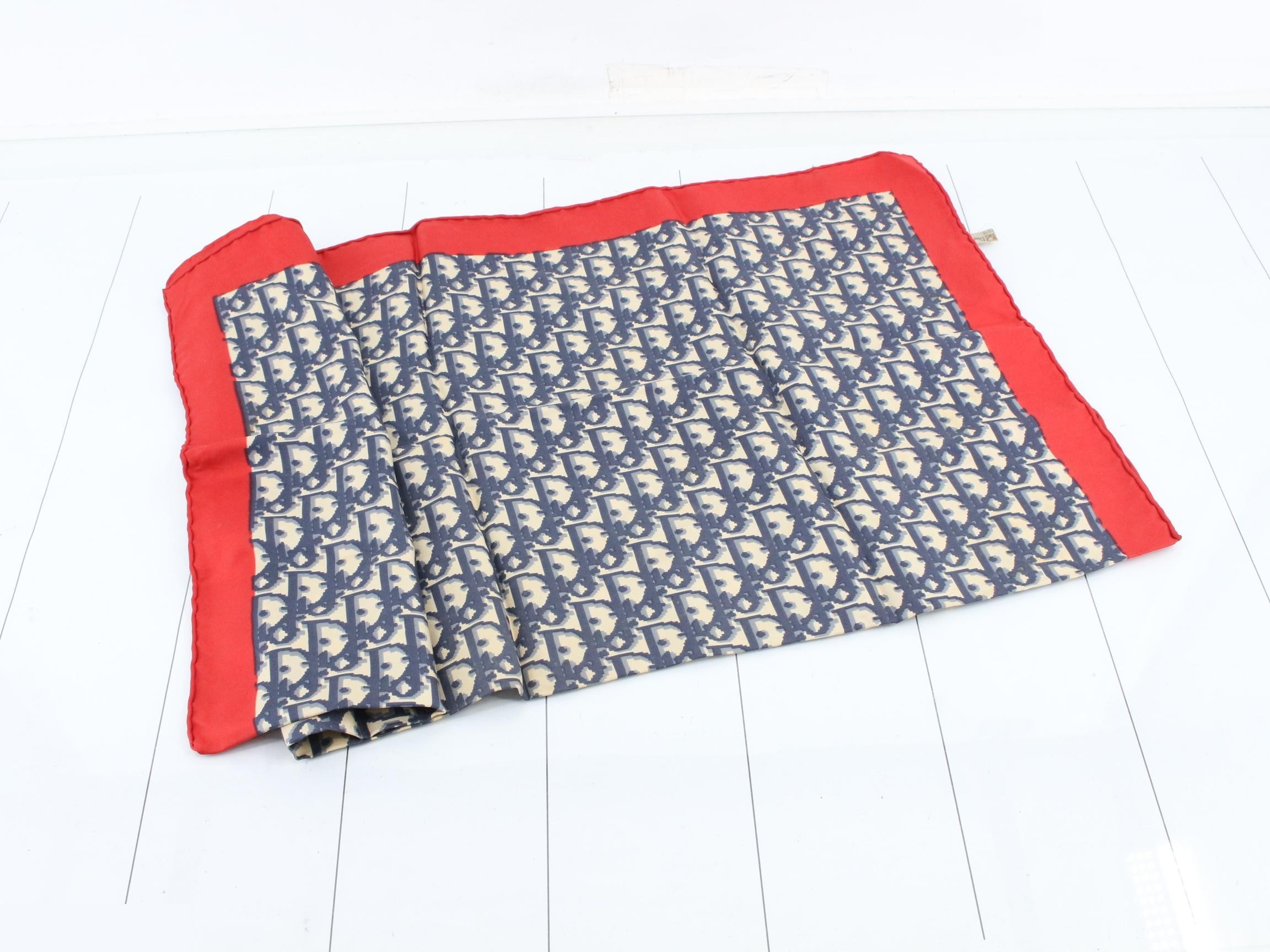 scarf — view 3