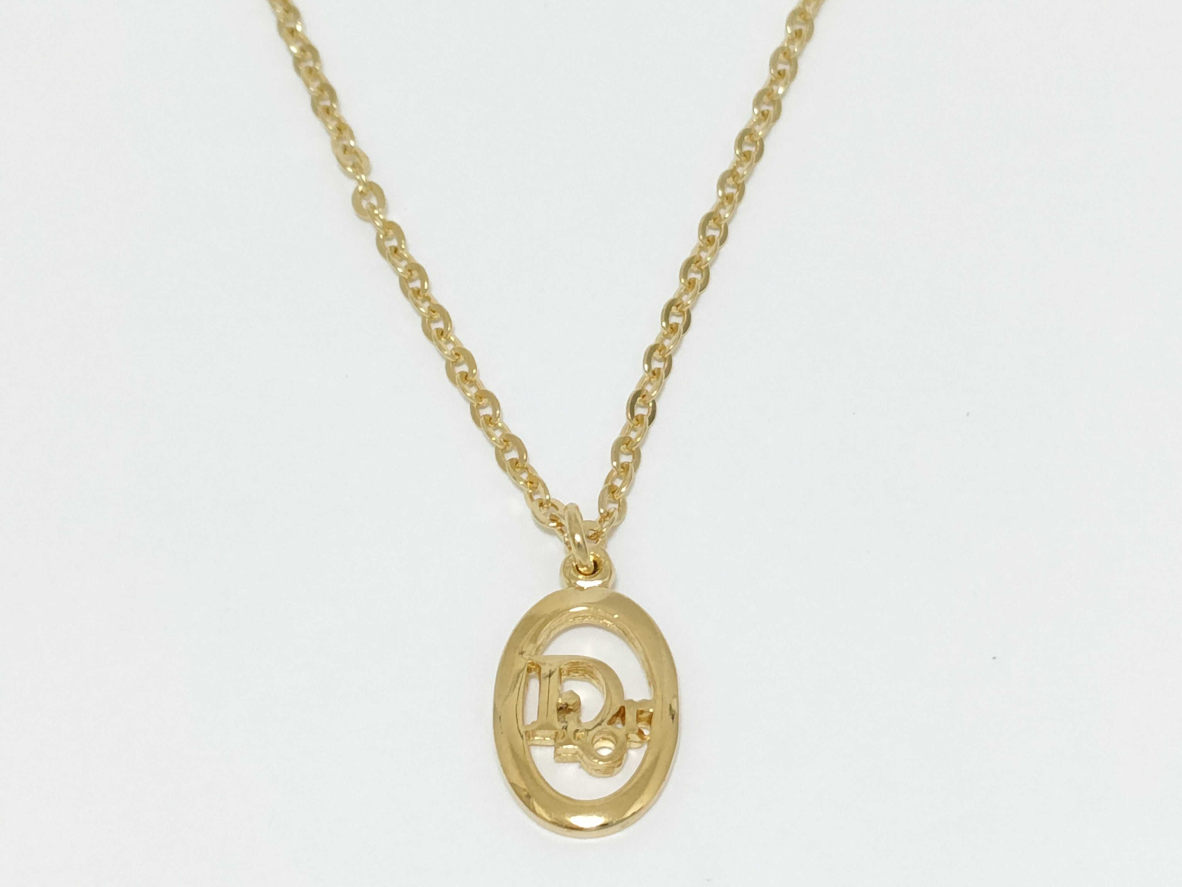 Trotter Oval Trotter Necklace