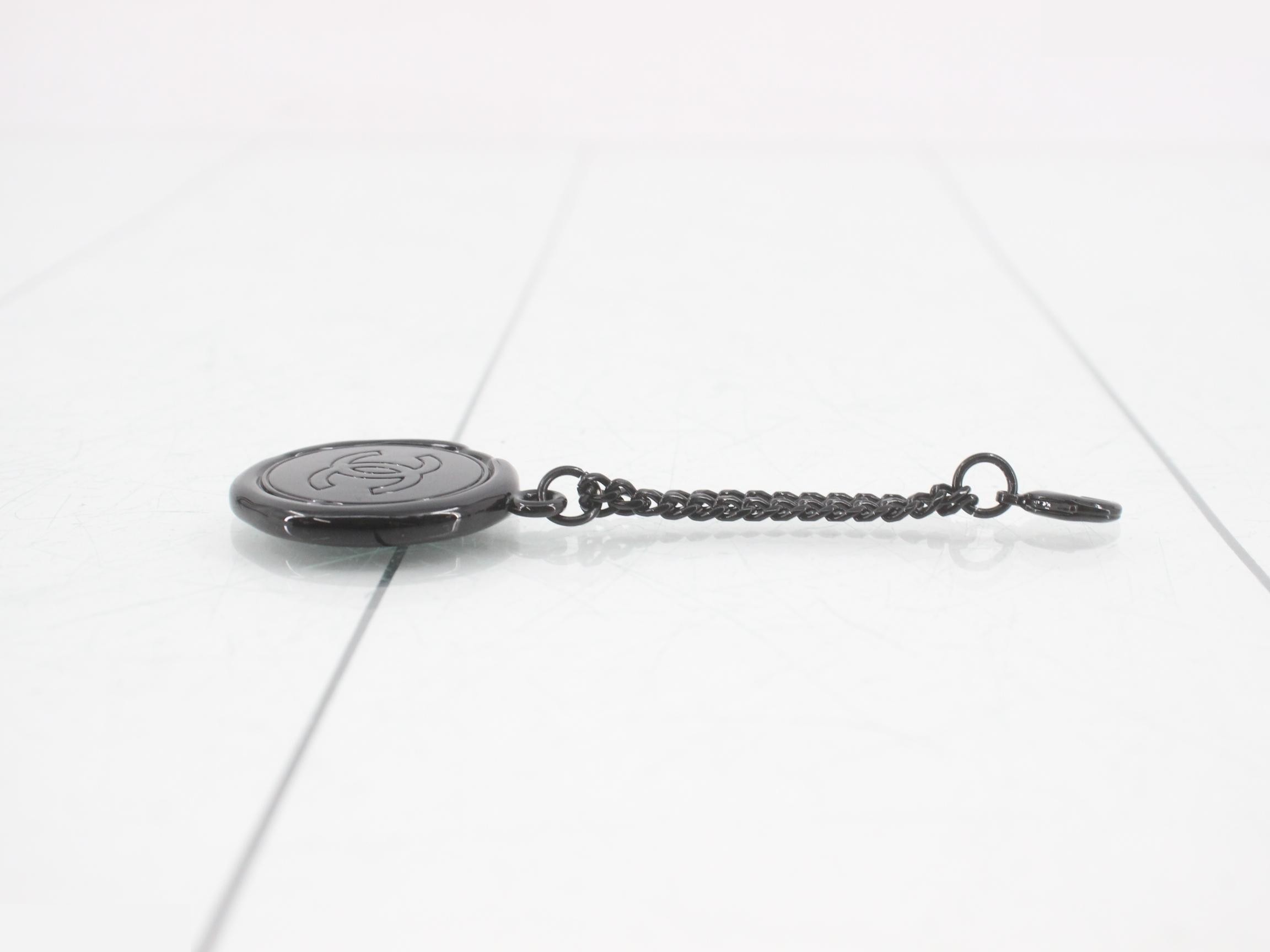 charm — view 3