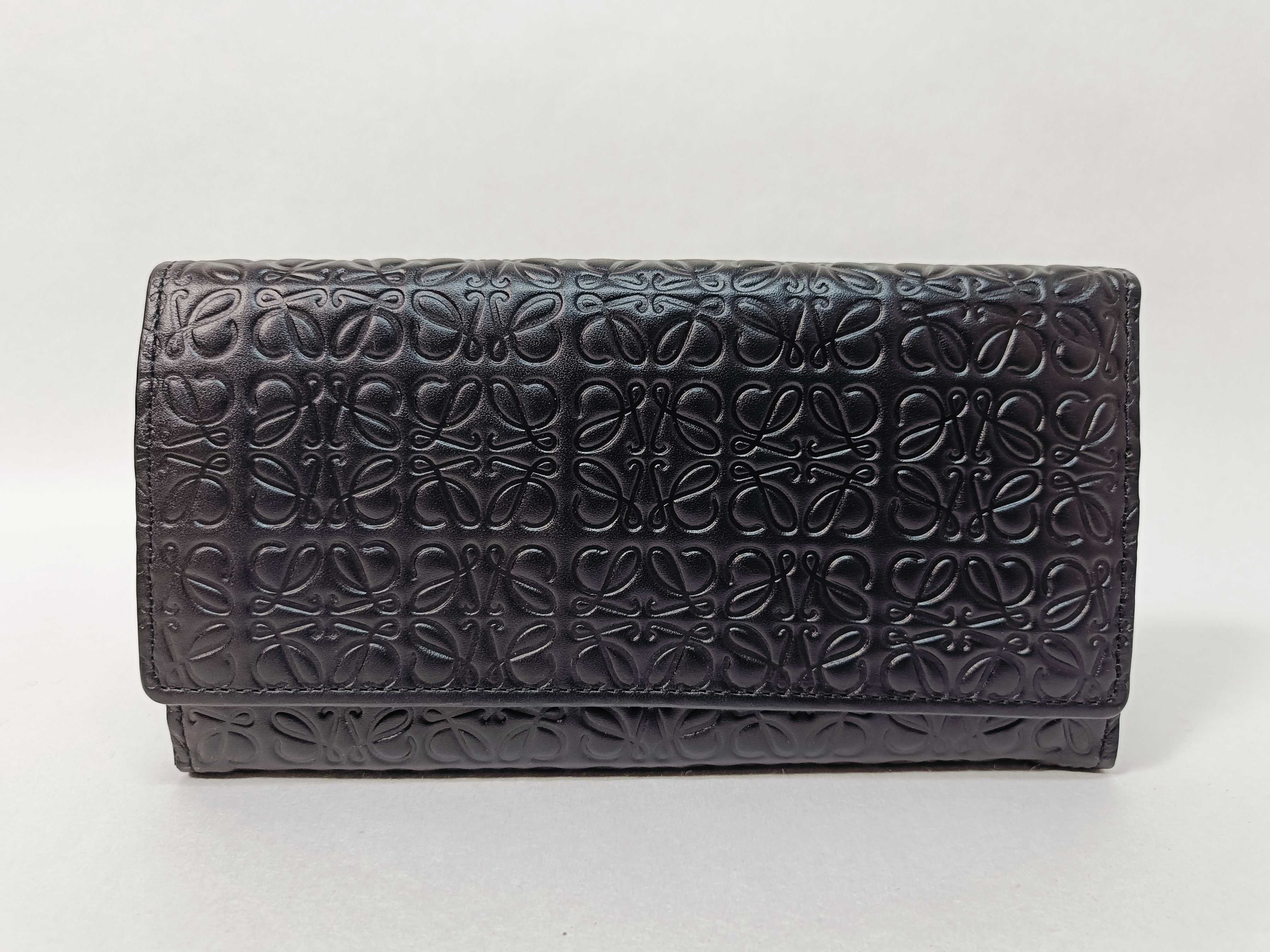 Repeat Anagram Round Zip Wallet