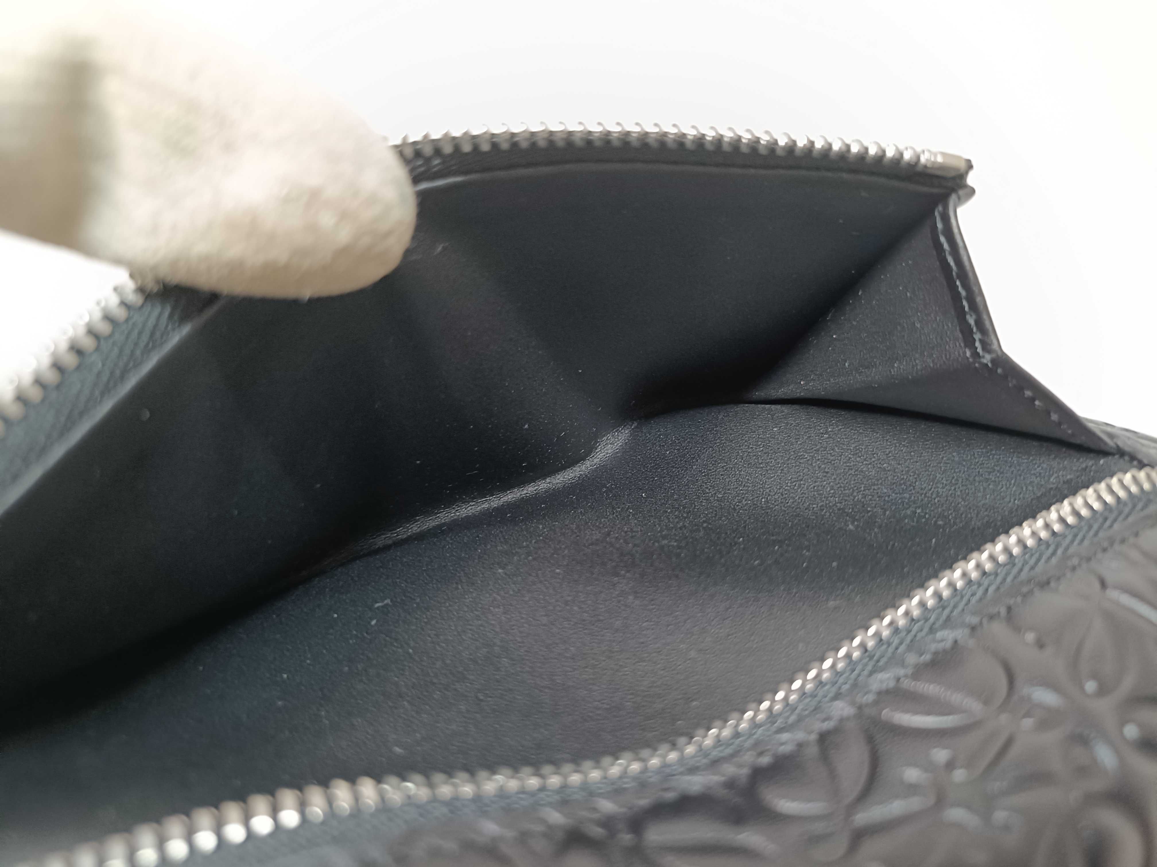 Repeat Anagram Round Zip Wallet — view 15