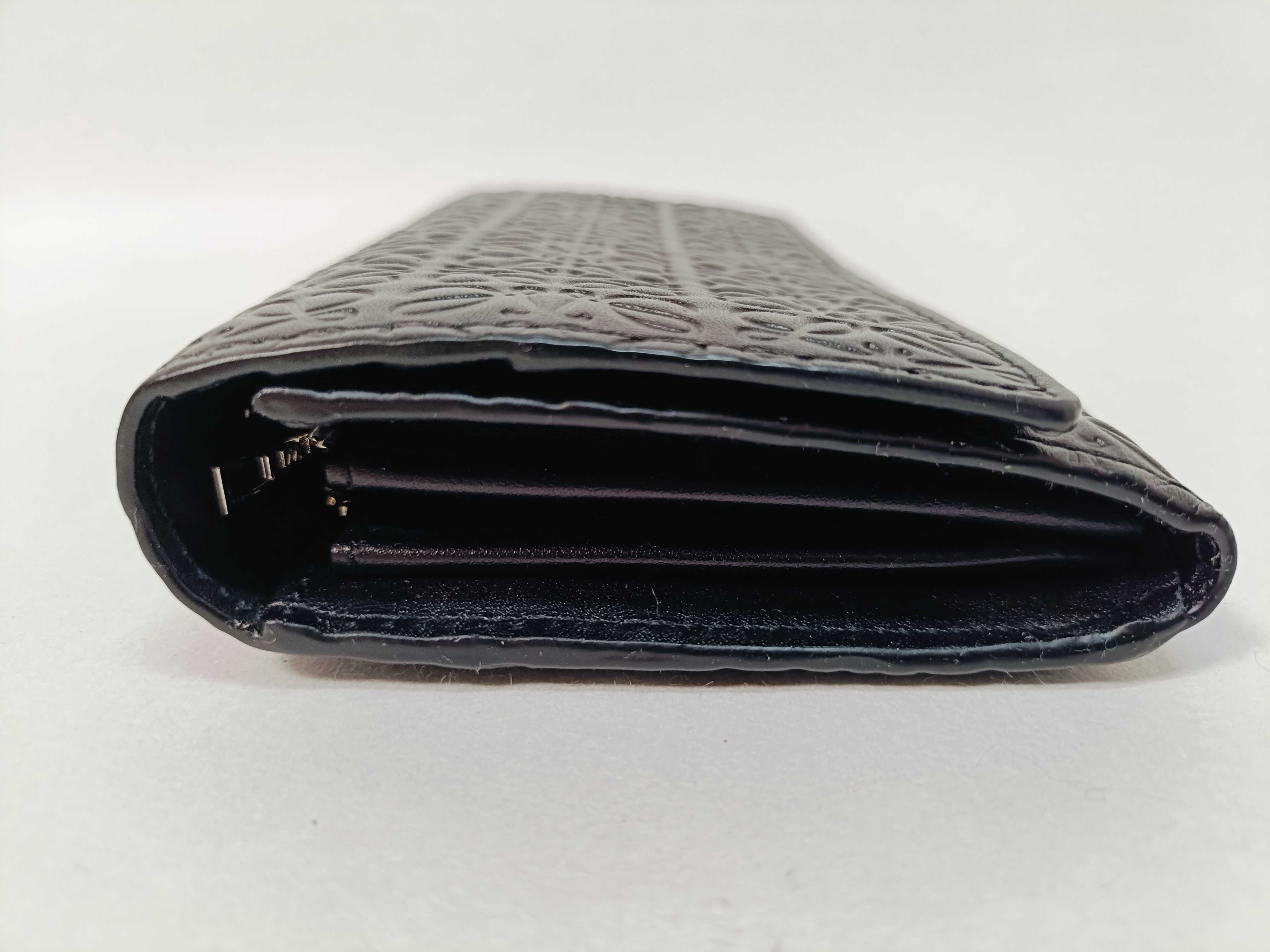 Repeat Anagram Round Zip Wallet — view 3