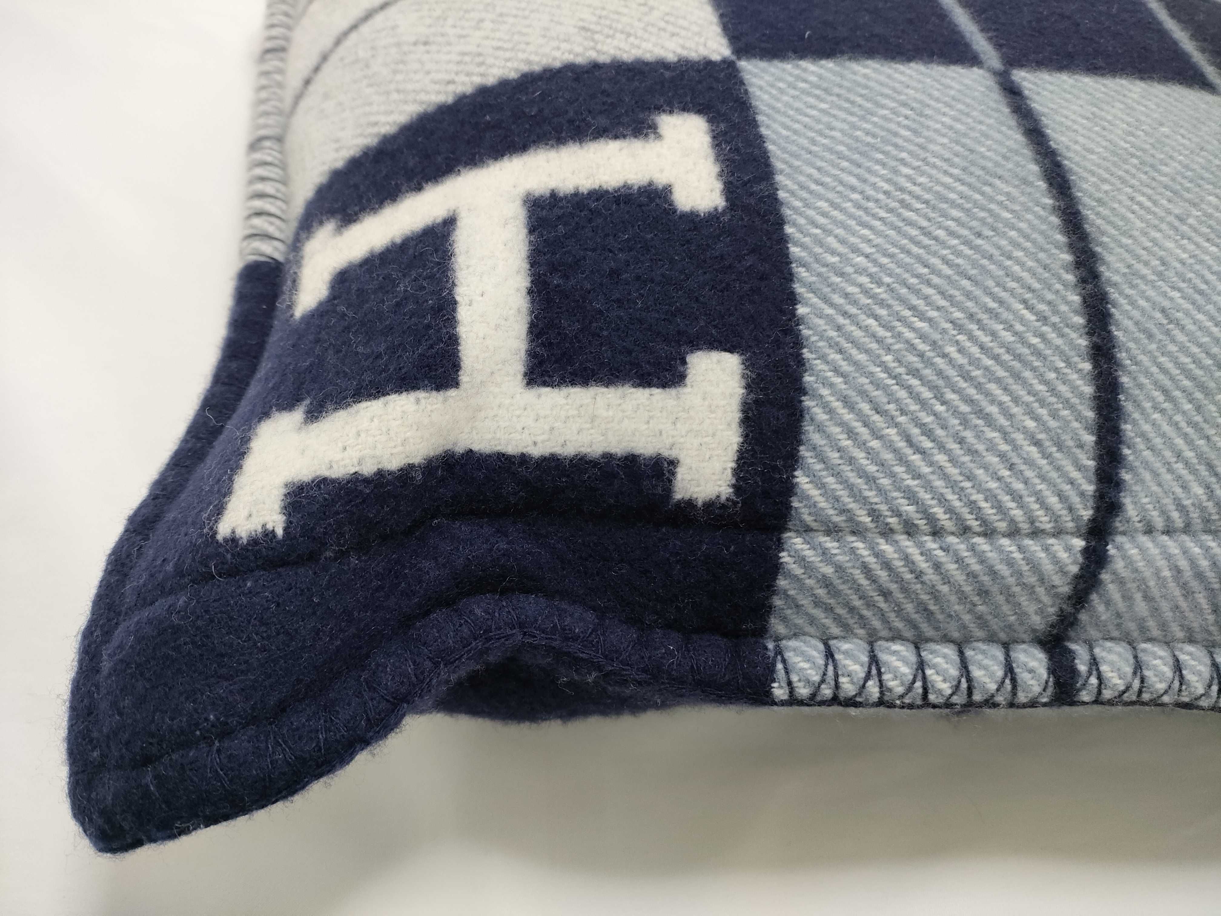 Avalon 3 Cushion and other accessories — view 5