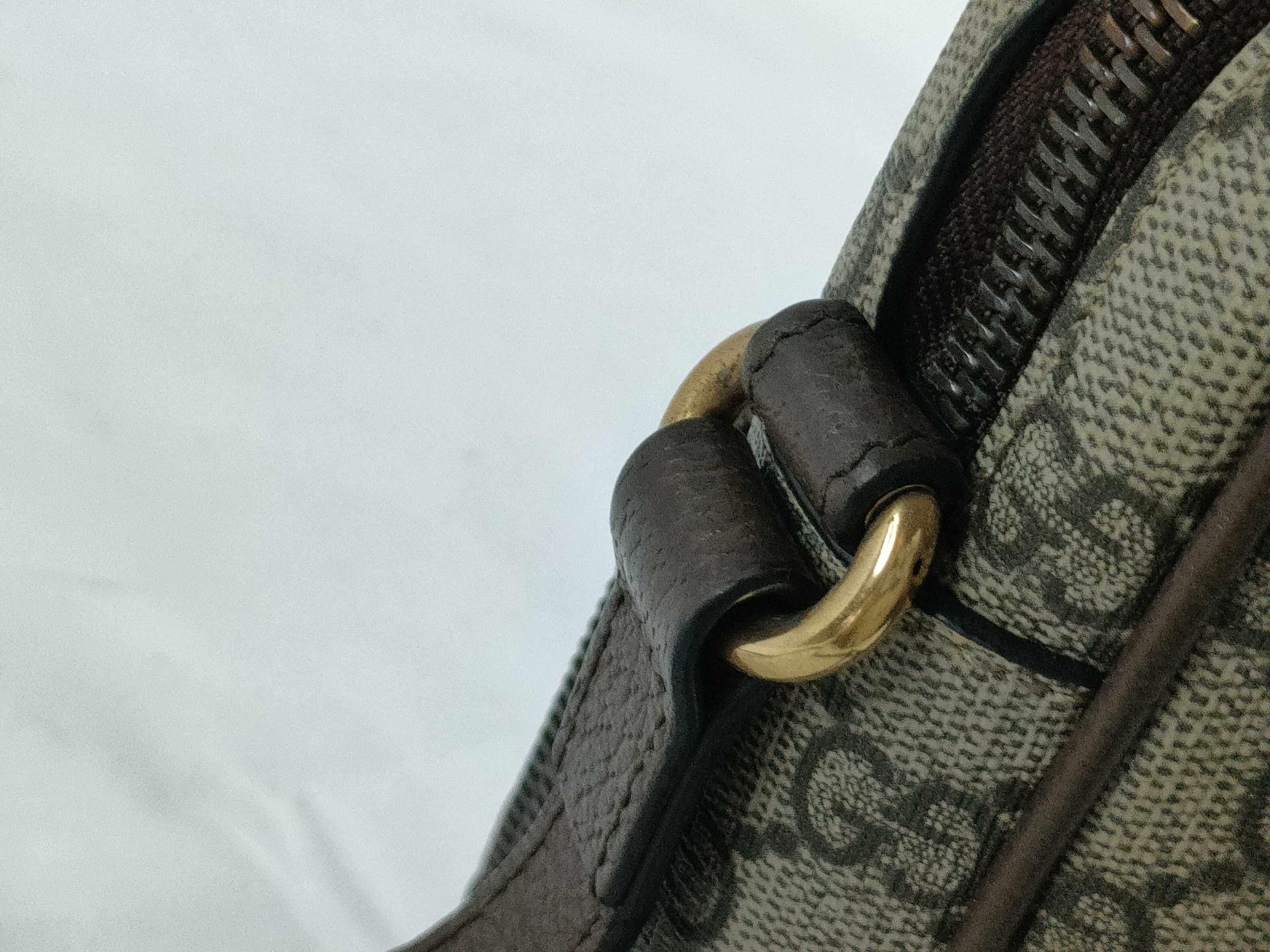 GG Supreme Shoulder Bag — view 9