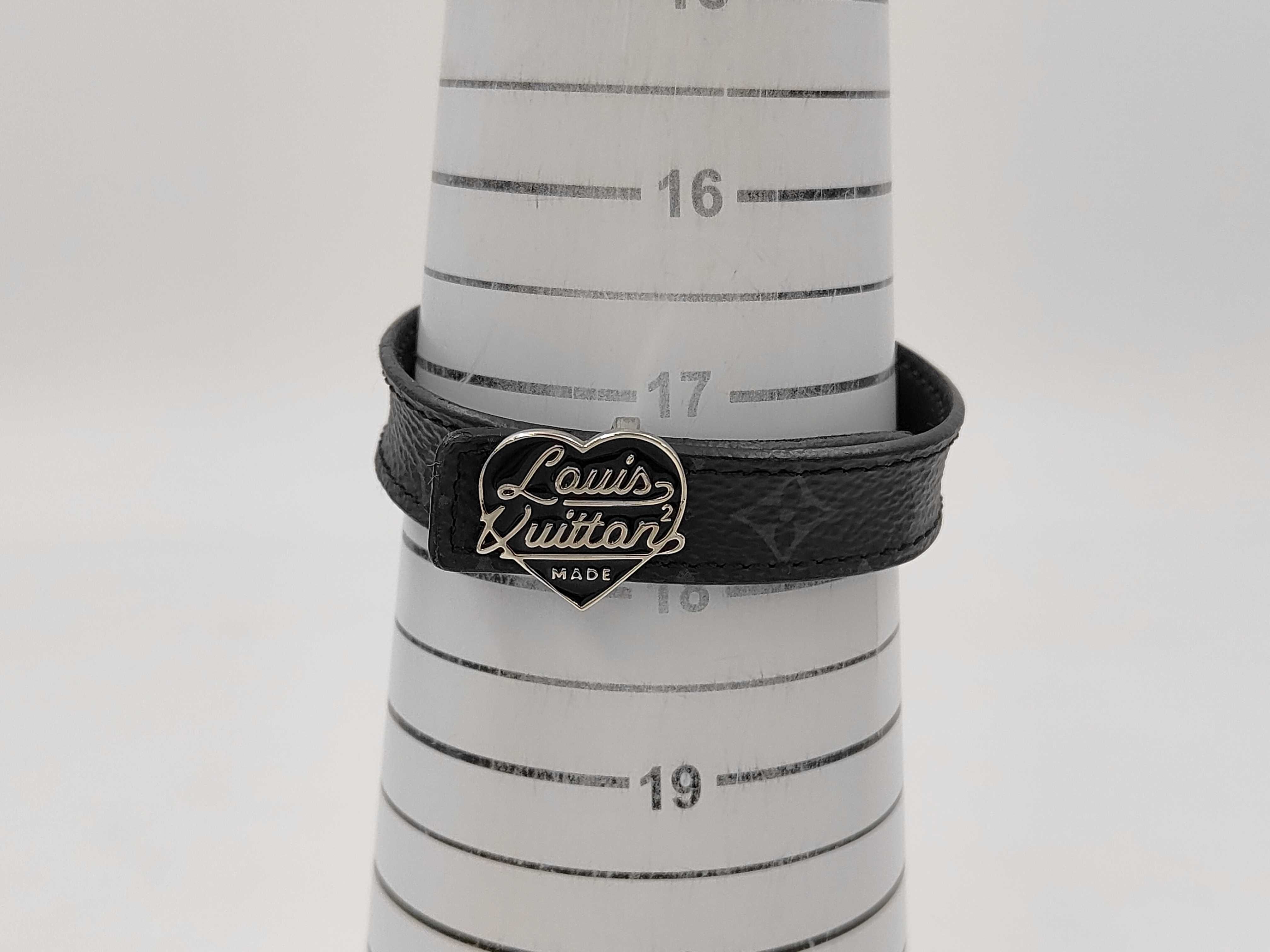 M8041 Bracelet LV Heart Bracelet Bangle — view 5