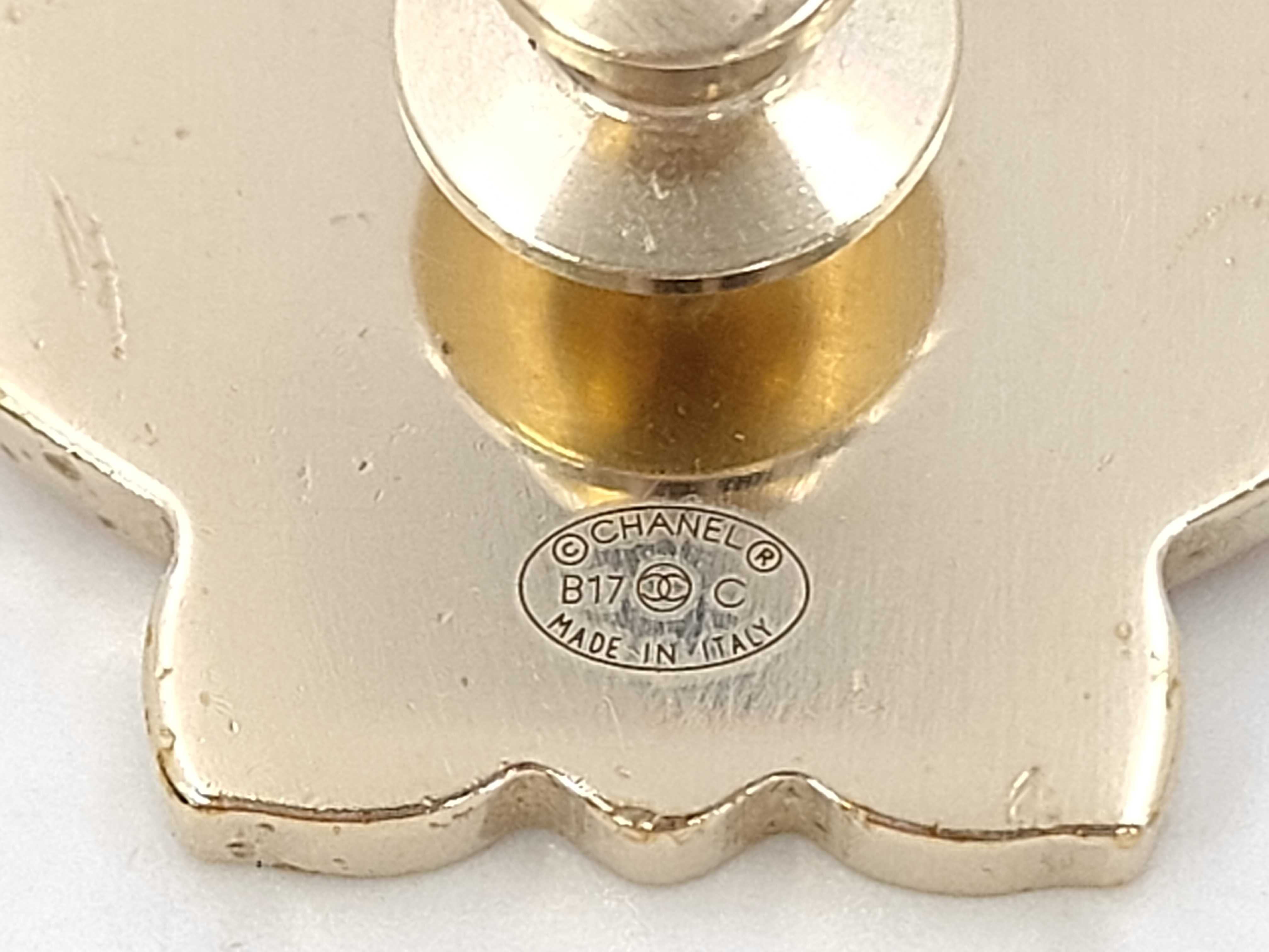 B17C pin brooch — view 3