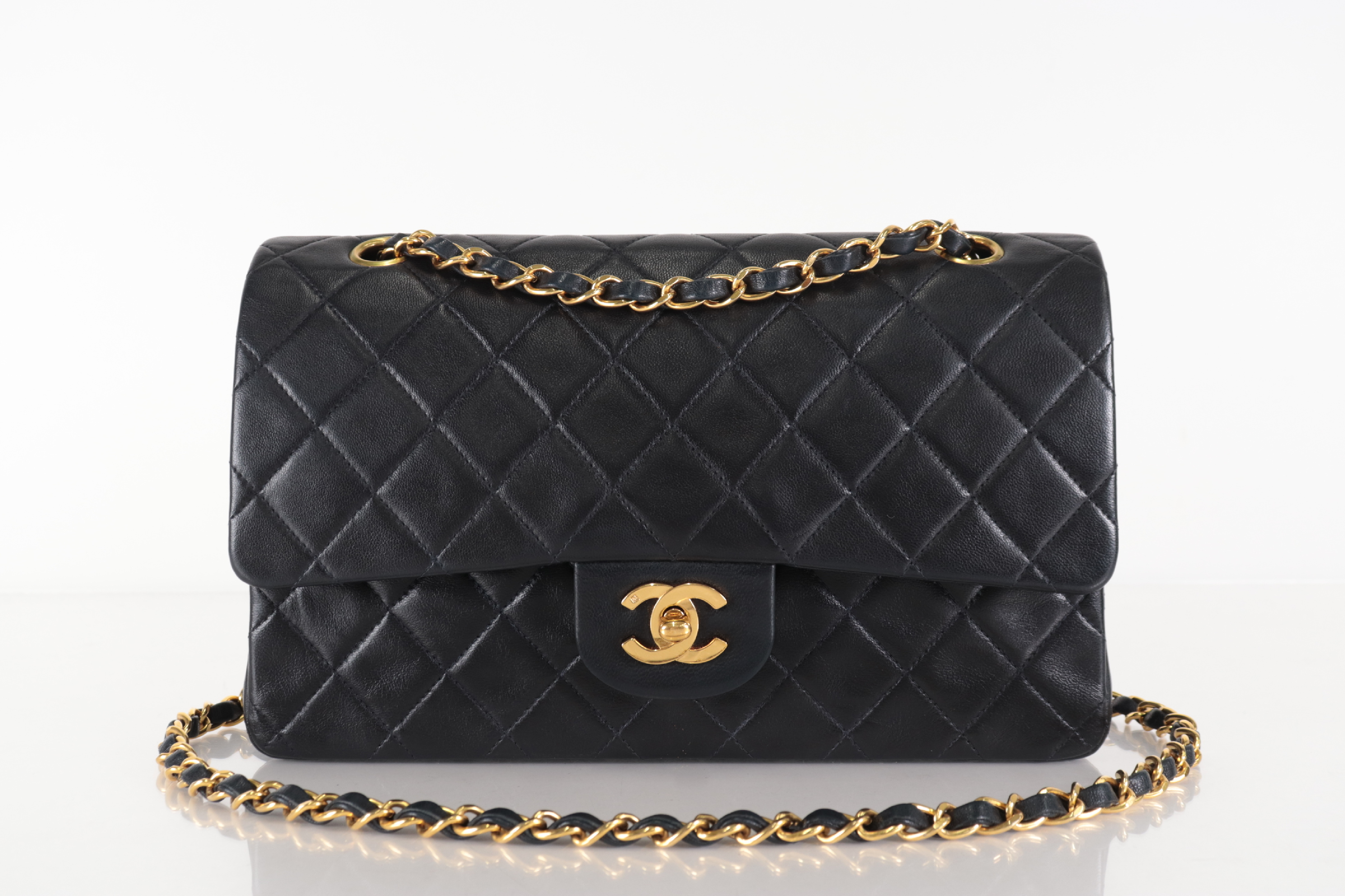 Double Flap 25 Lambskin Chain Shoulder Bag (Serial Number 2) — view 2