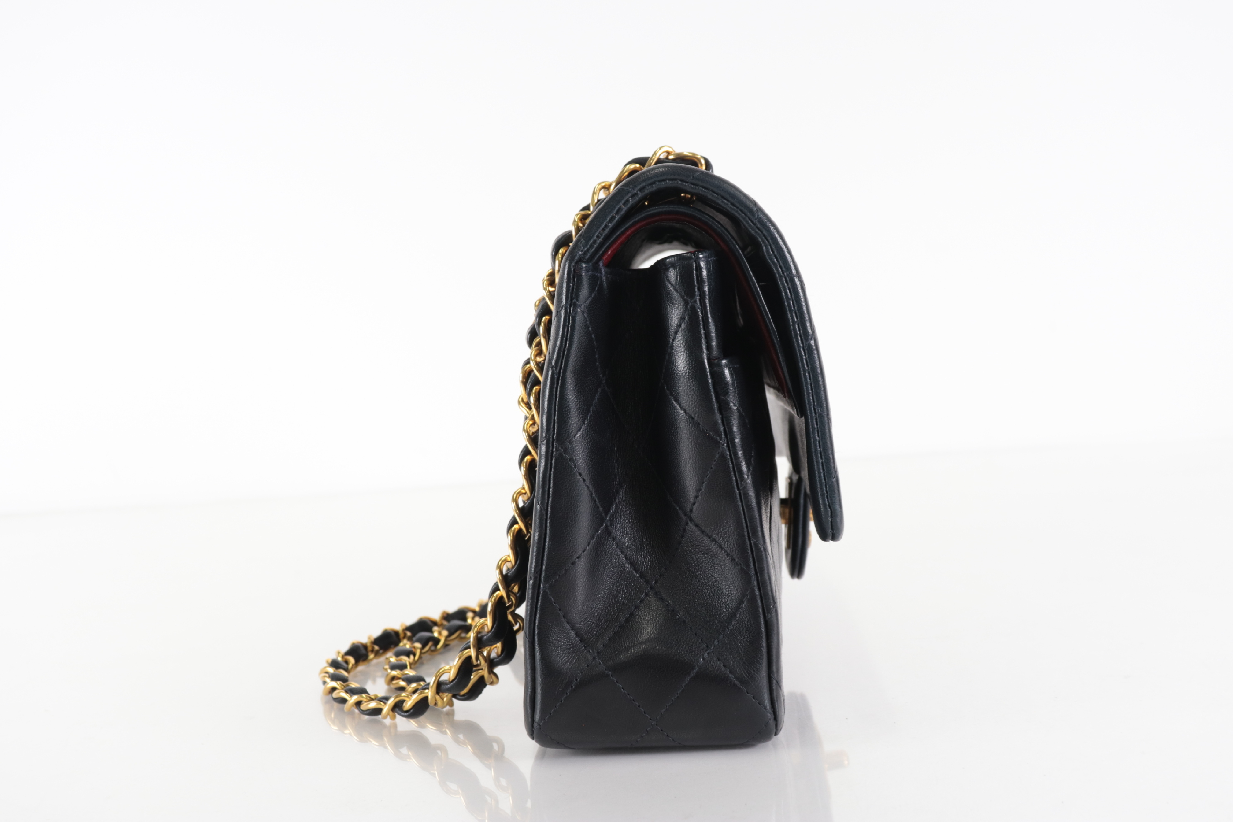 Double Flap 25 Lambskin Chain Shoulder Bag (Serial Number 2) — view 4
