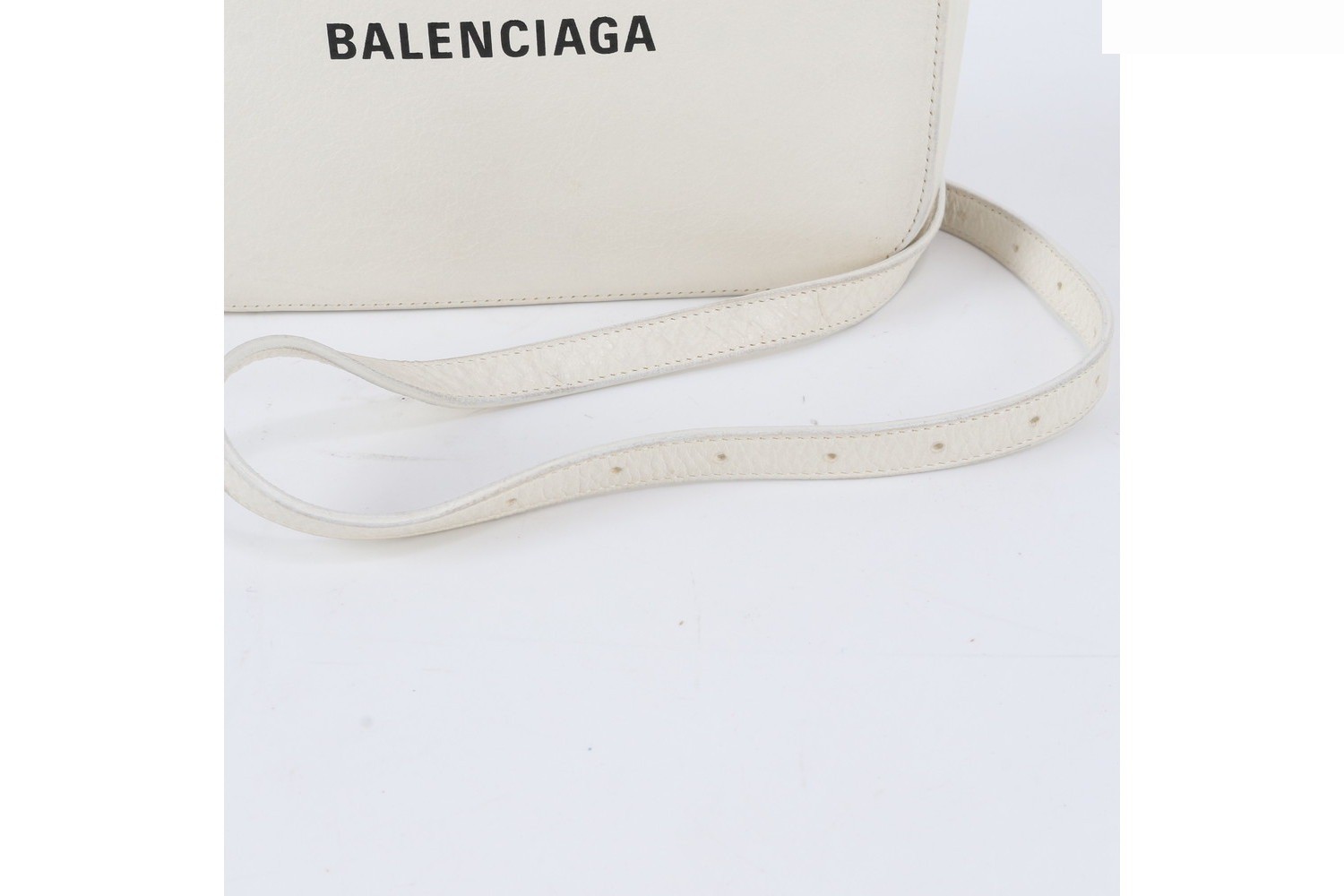 Everyday Camera Bag Leather Shoulder Bag — view 2