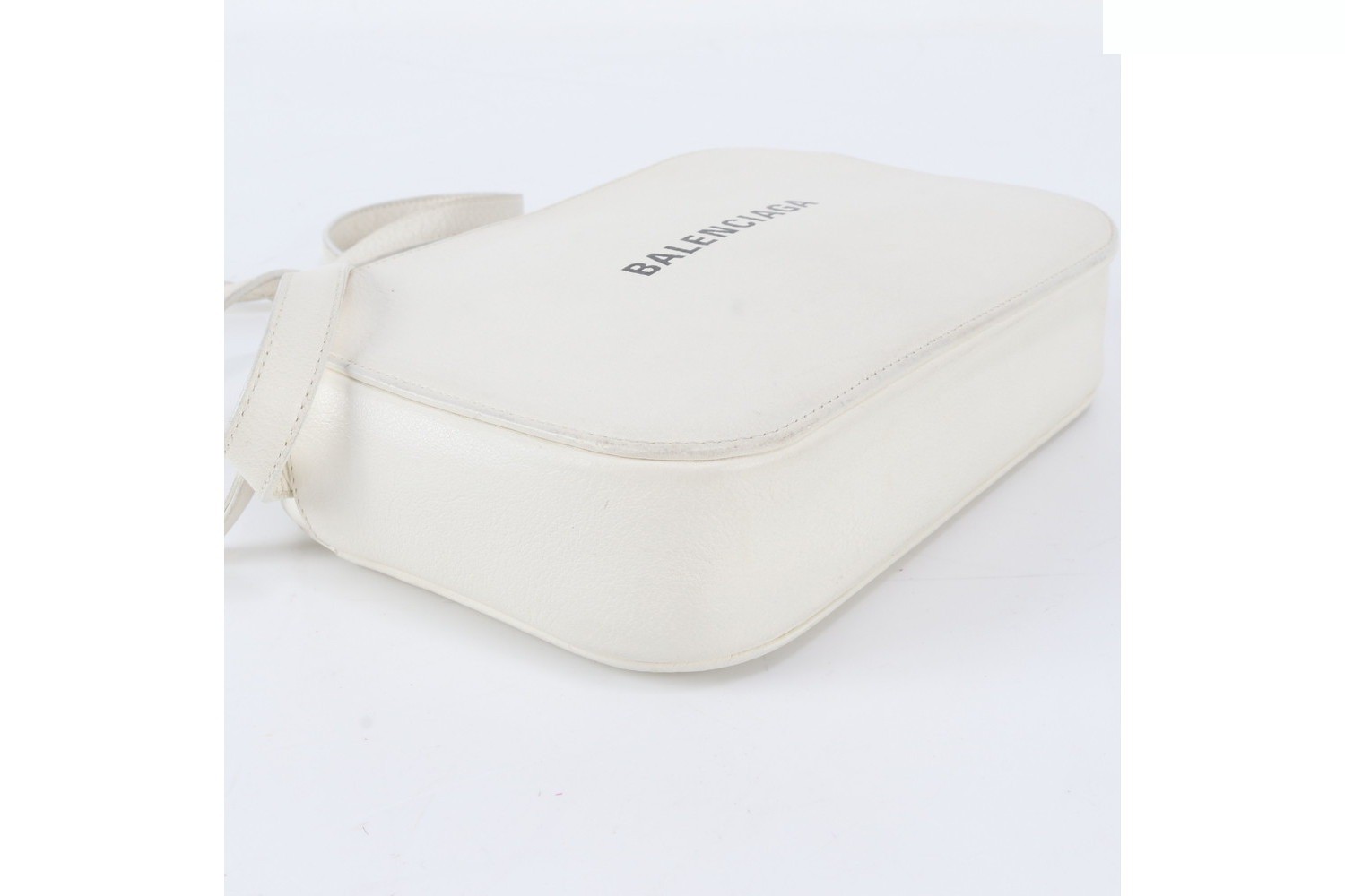 Everyday Camera Bag Leather Shoulder Bag — view 4