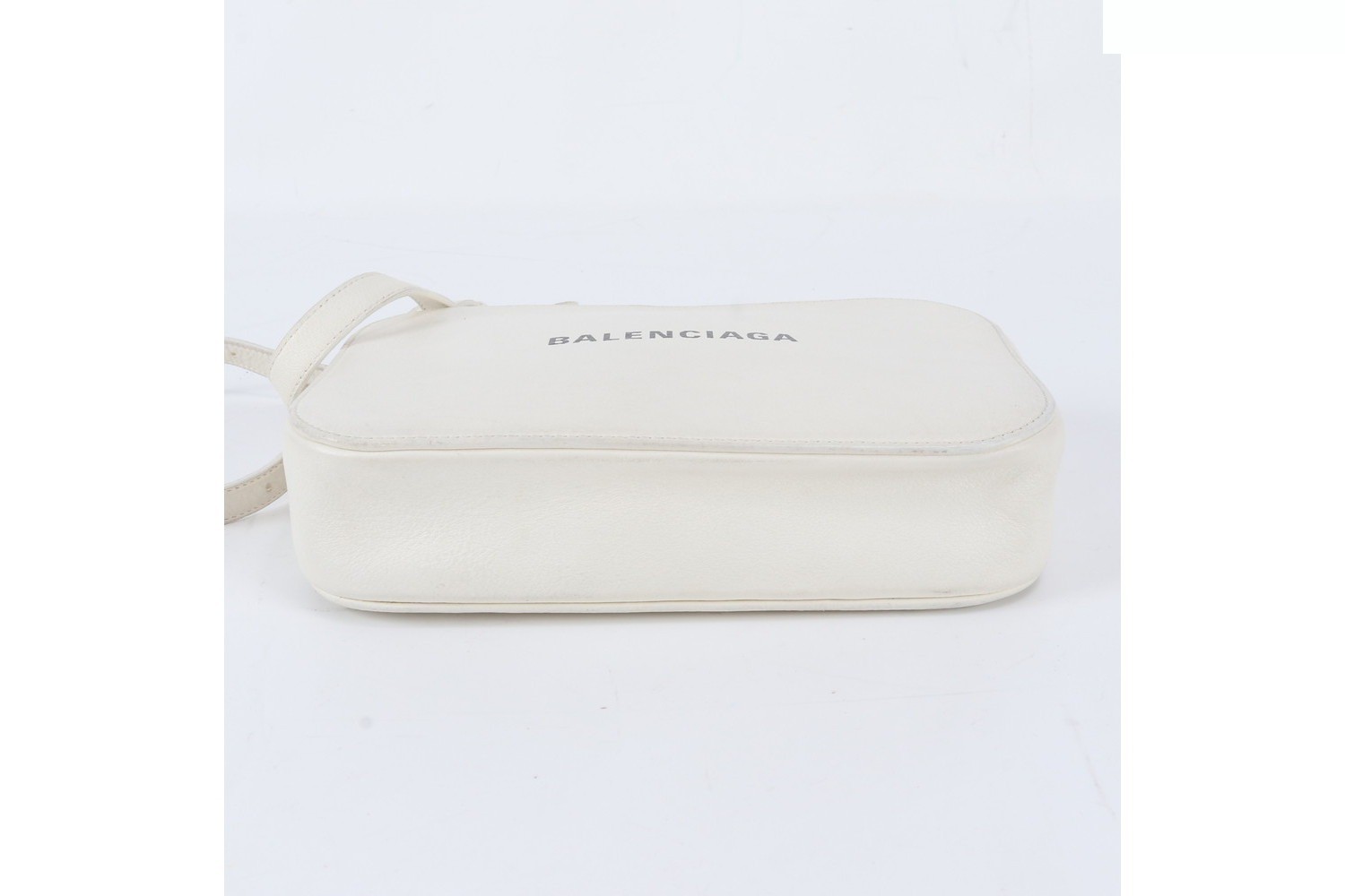 Everyday Camera Bag Leather Shoulder Bag — view 5