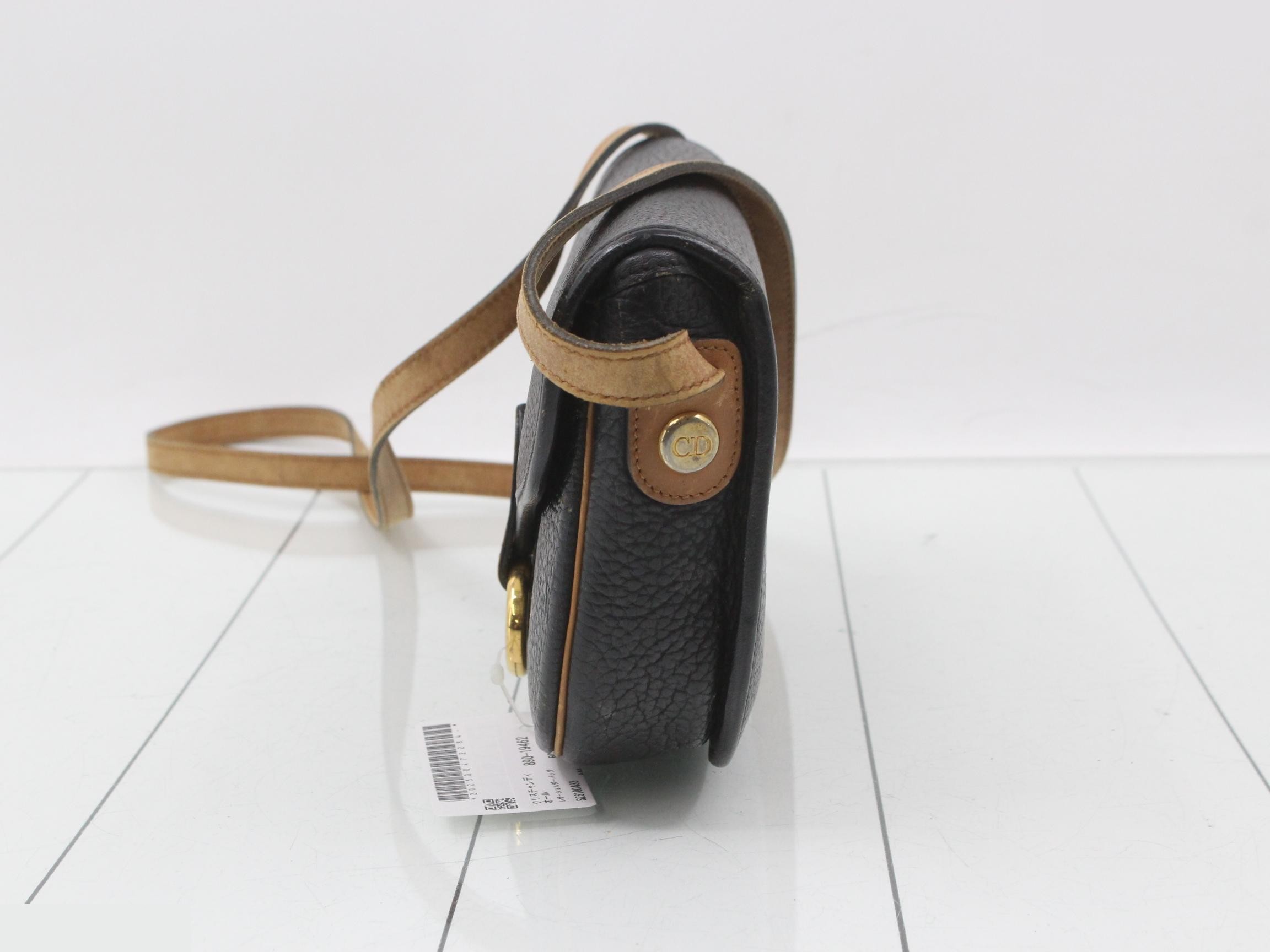 Leather shoulder bag — view 3