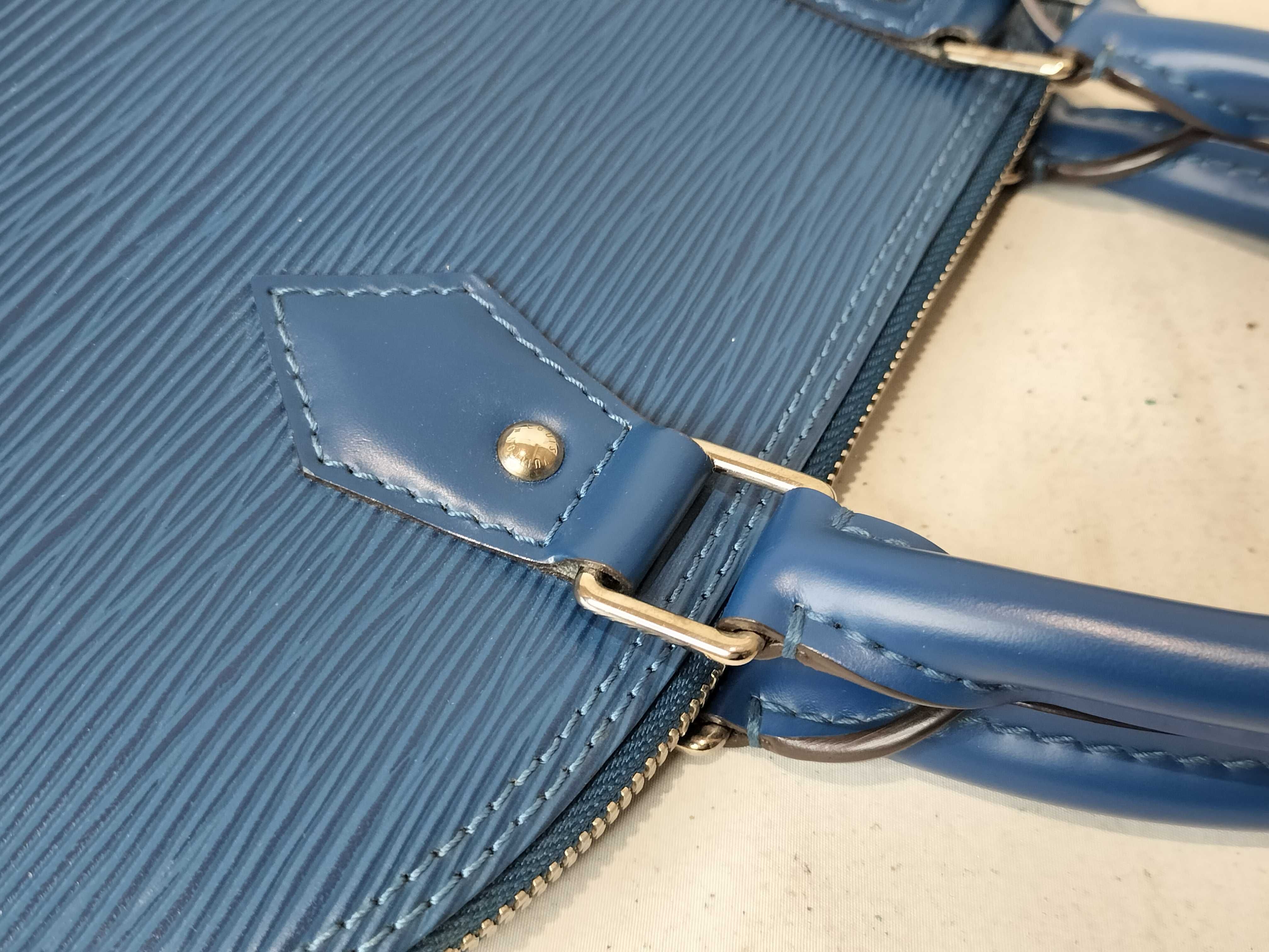 Epi Alma MM Handbag — view 5