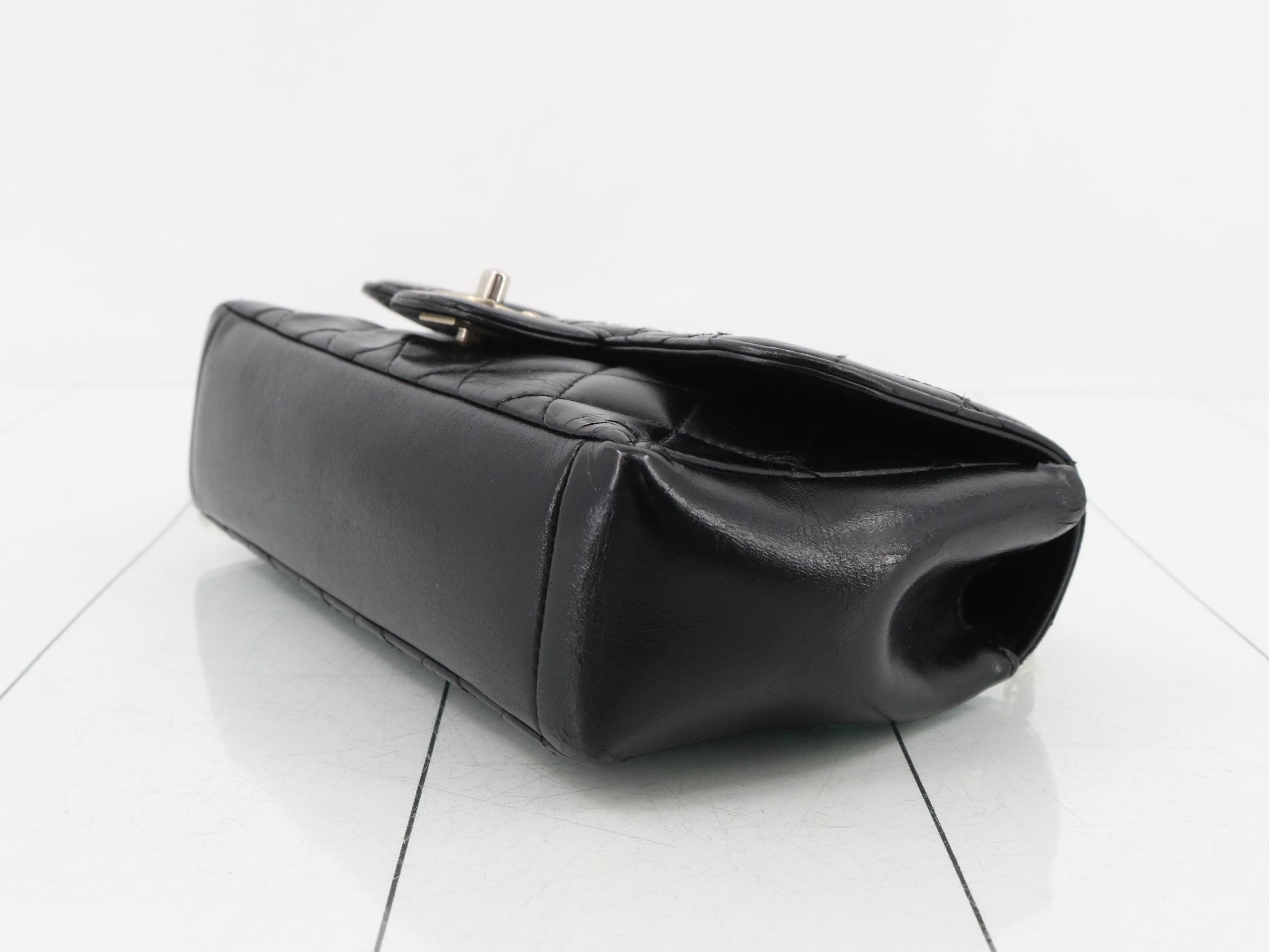 Matelassé Diana 22 Lambskin Double Chain Shoulder Bag, Black, Series 21 — view 6