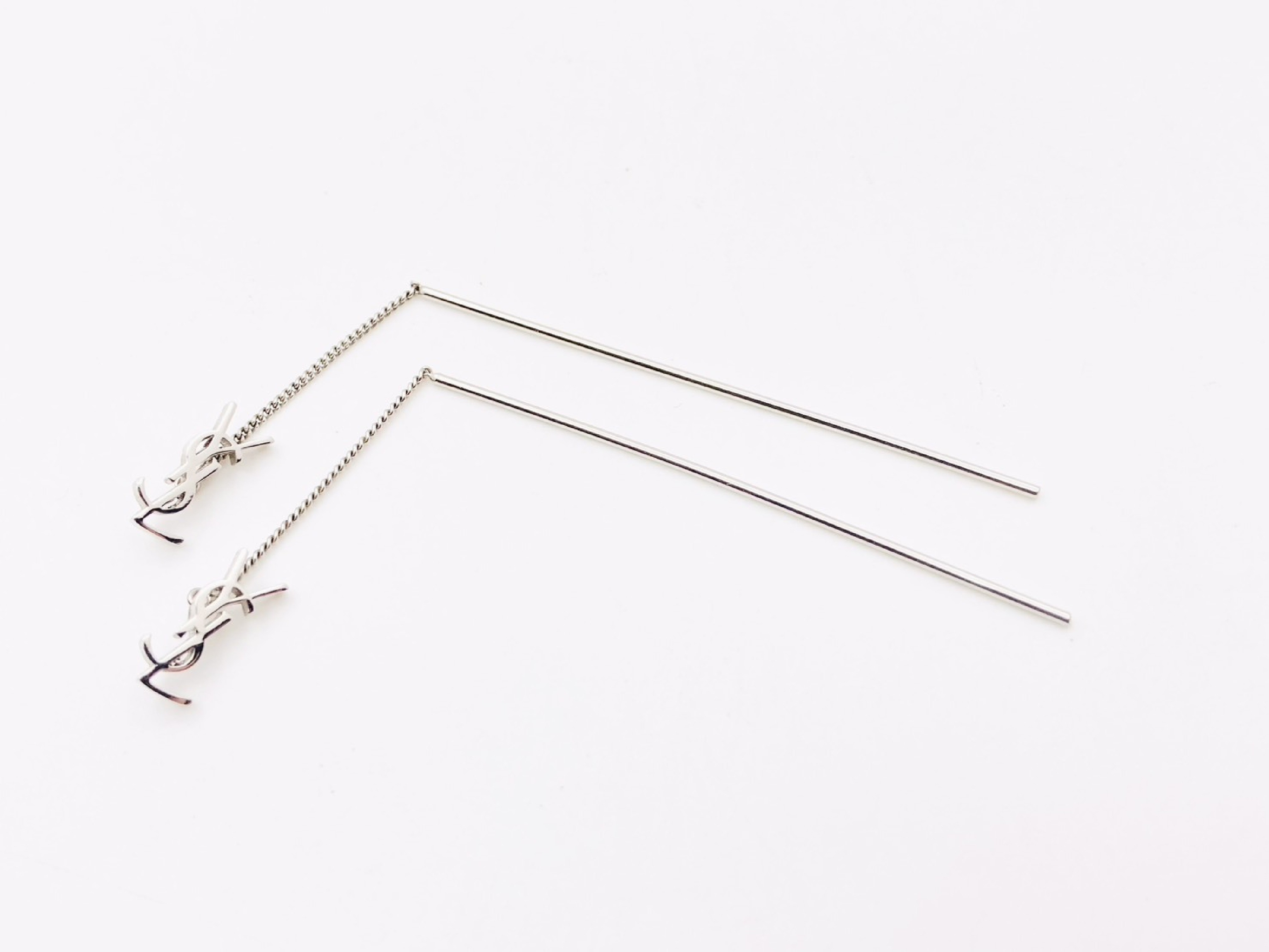 logo Cassandra threader earrings, silver. — view 3