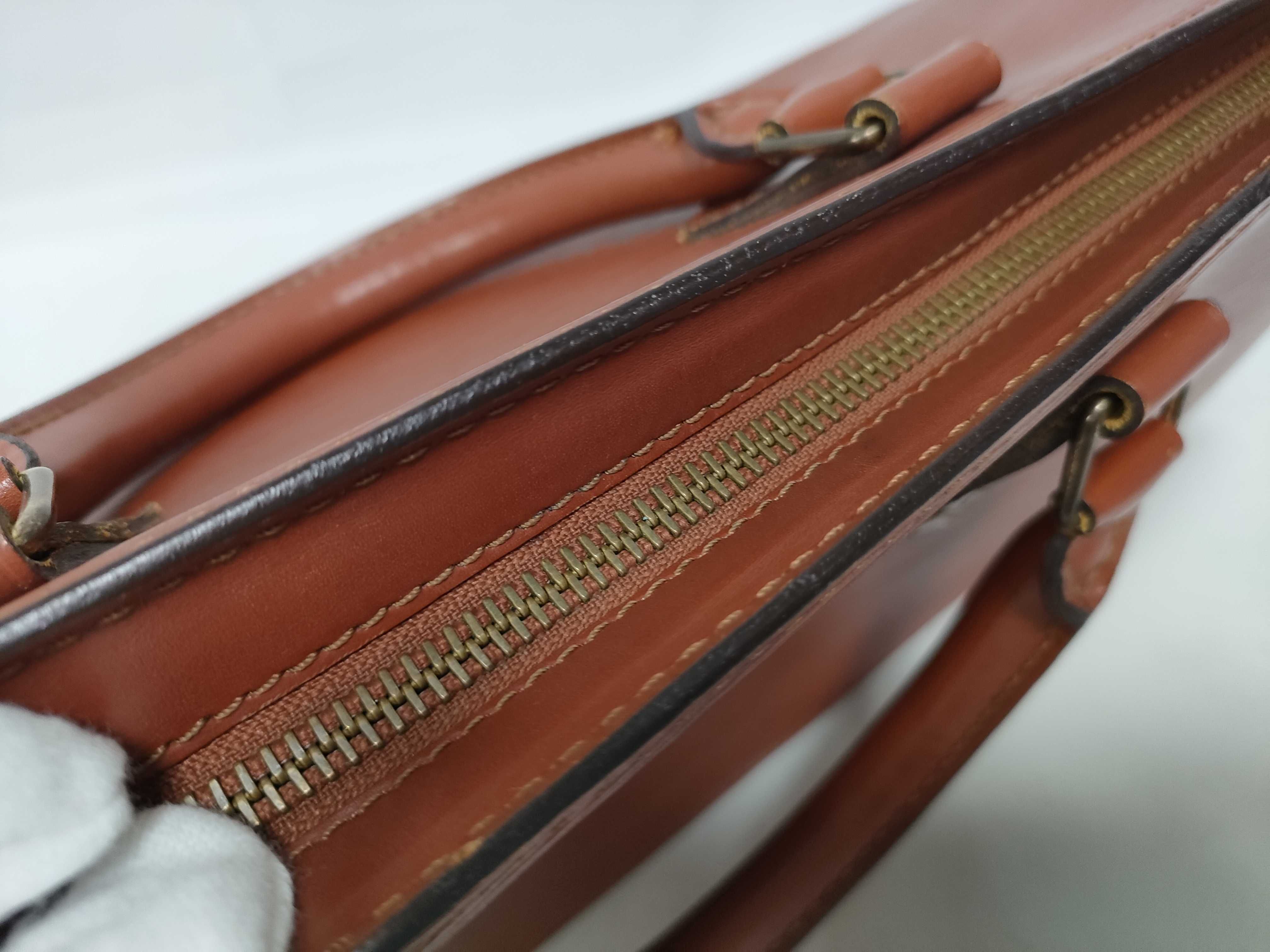 Epi Leather Sac Triangle M52097 Handbag — view 11