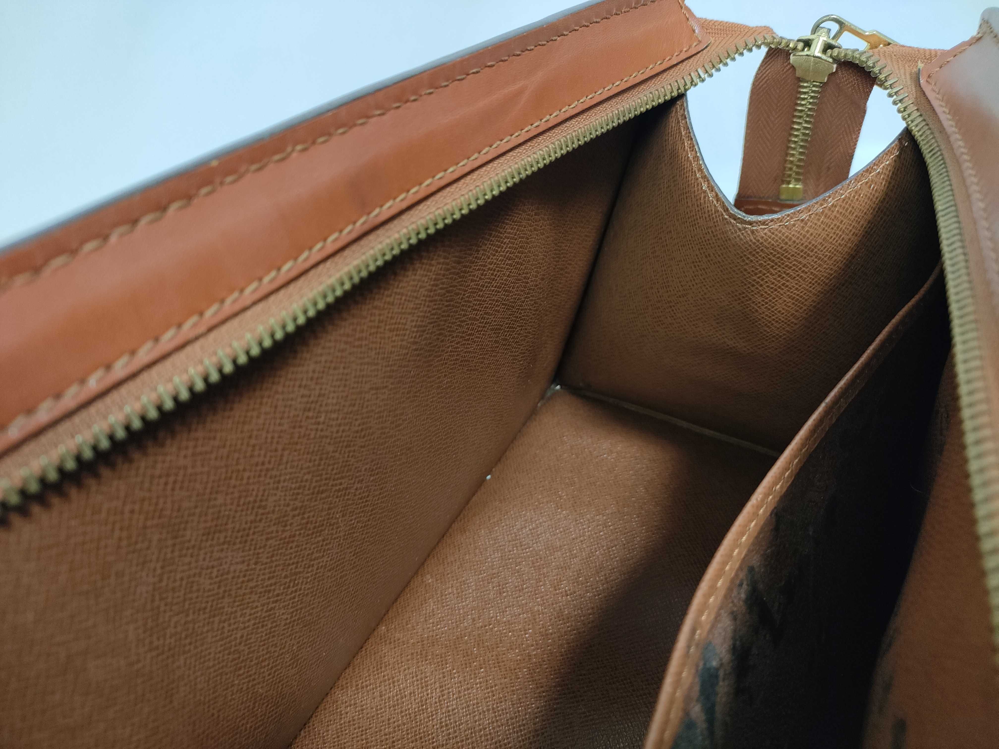 Epi Leather Sac Triangle M52097 Handbag — view 12
