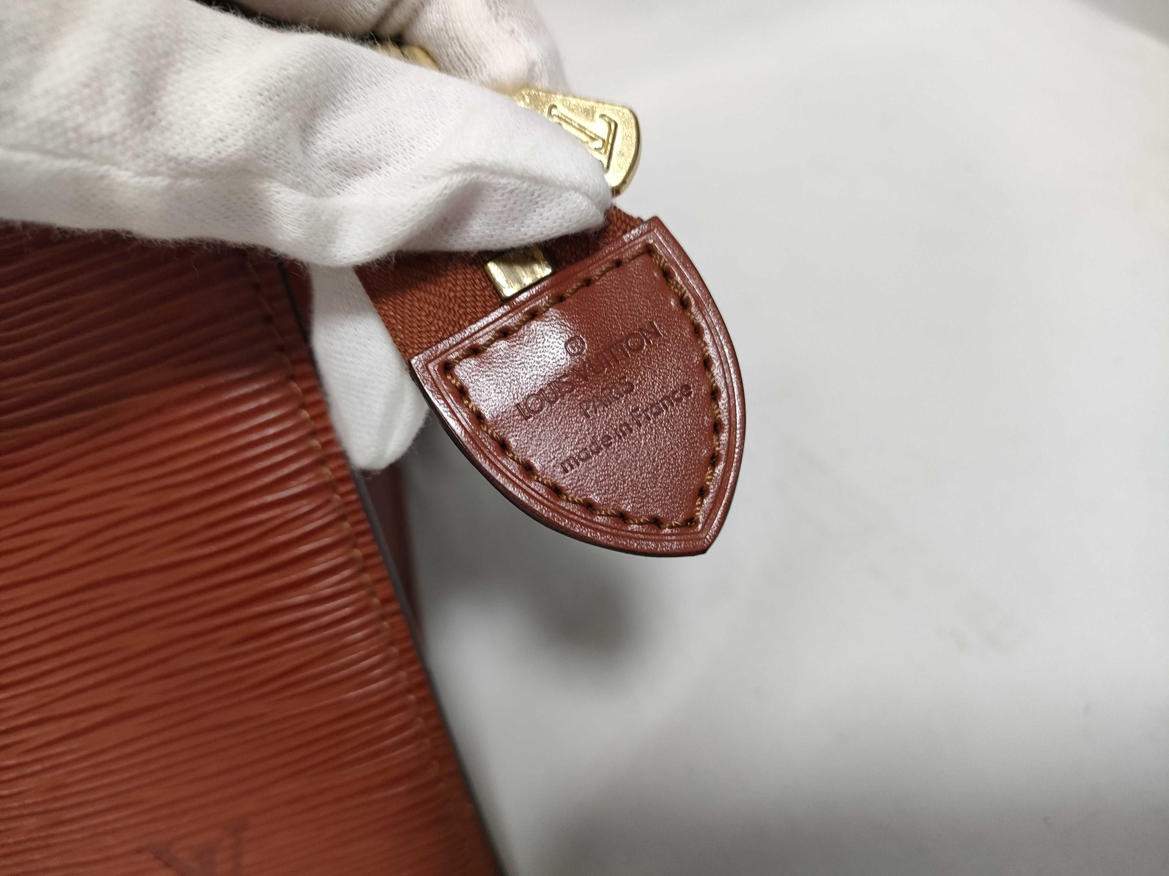 Epi Leather Sac Triangle M52097 Handbag — view 13