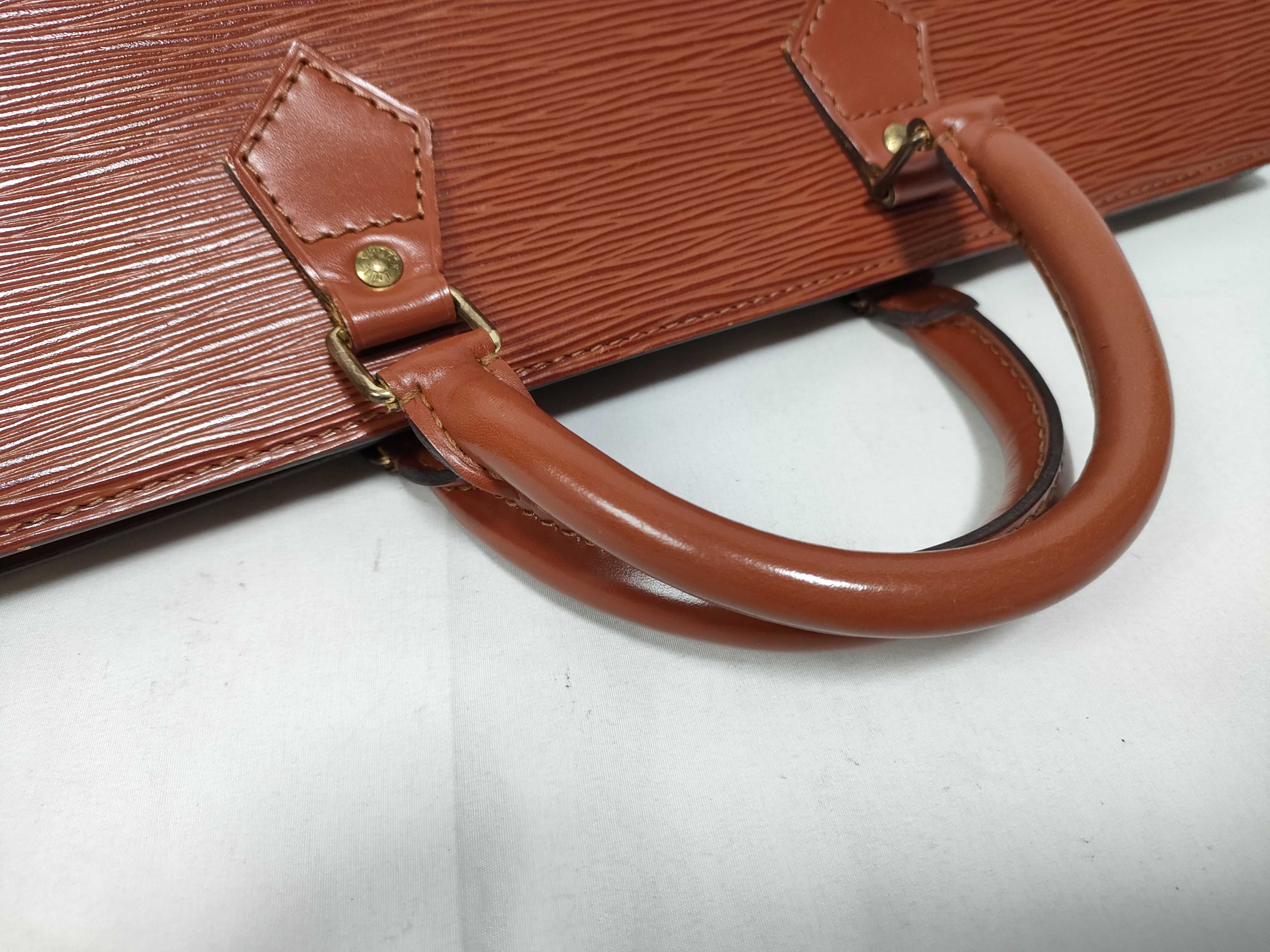 Epi Leather Sac Triangle M52097 Handbag — view 7
