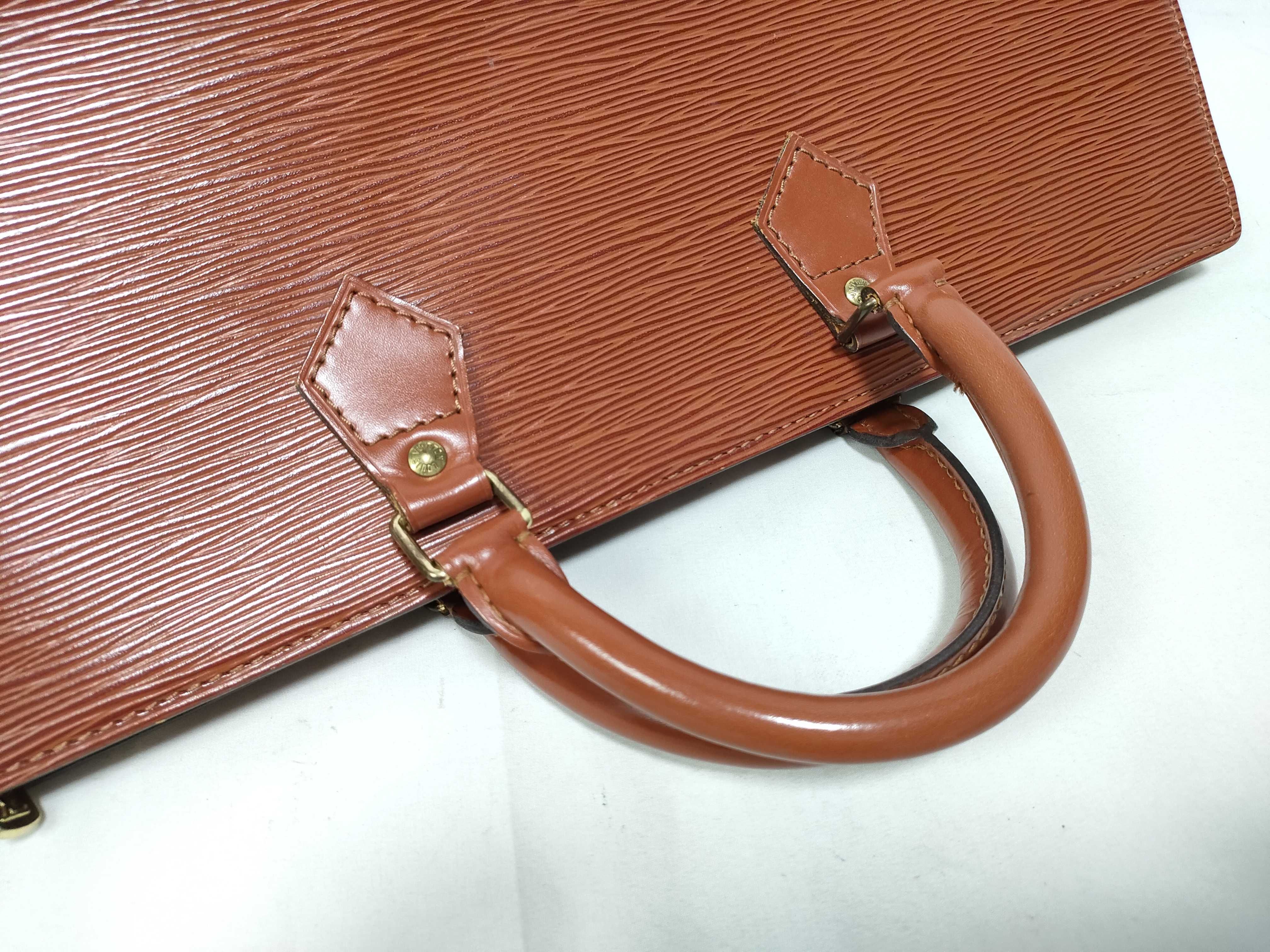 Epi Leather Sac Triangle M52097 Handbag — view 8
