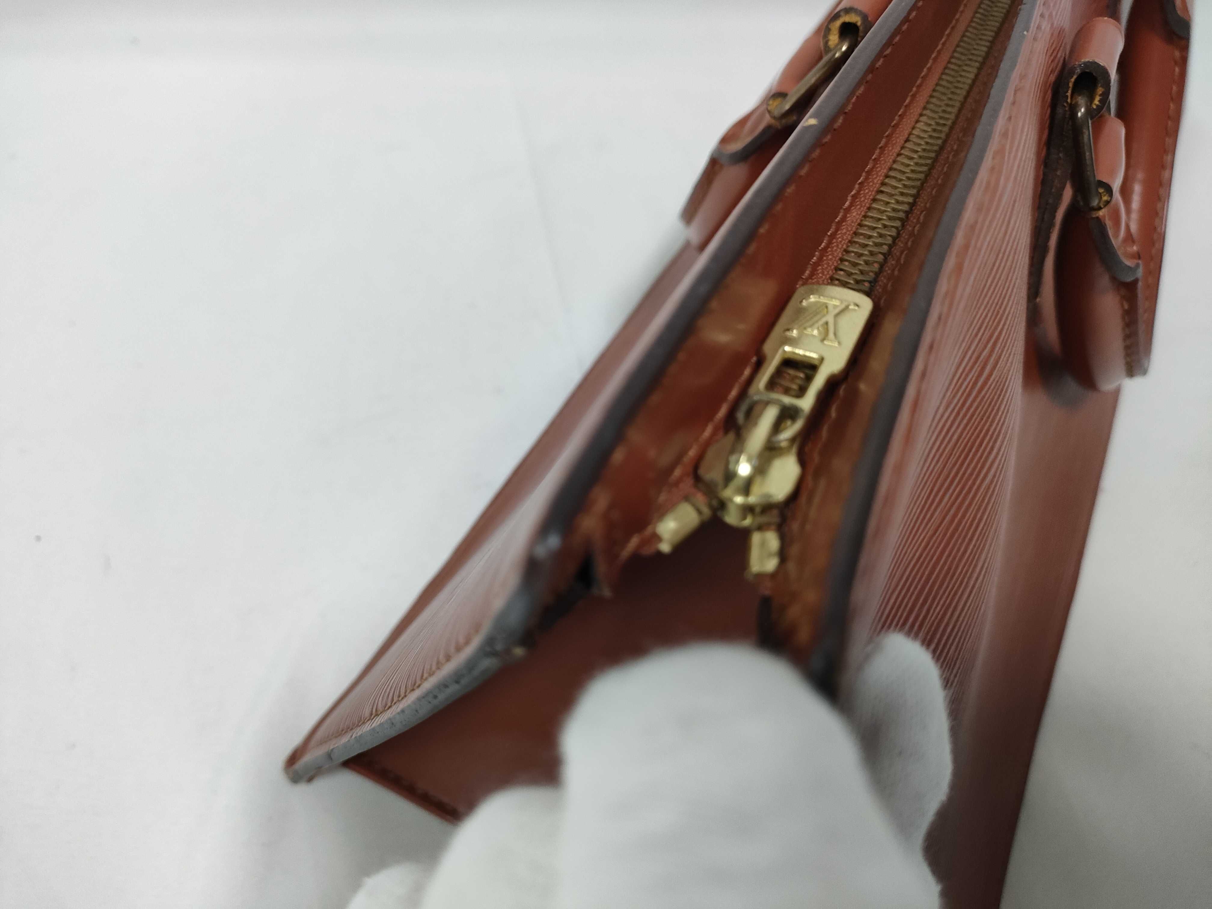Epi Leather Sac Triangle M52097 Handbag — view 10