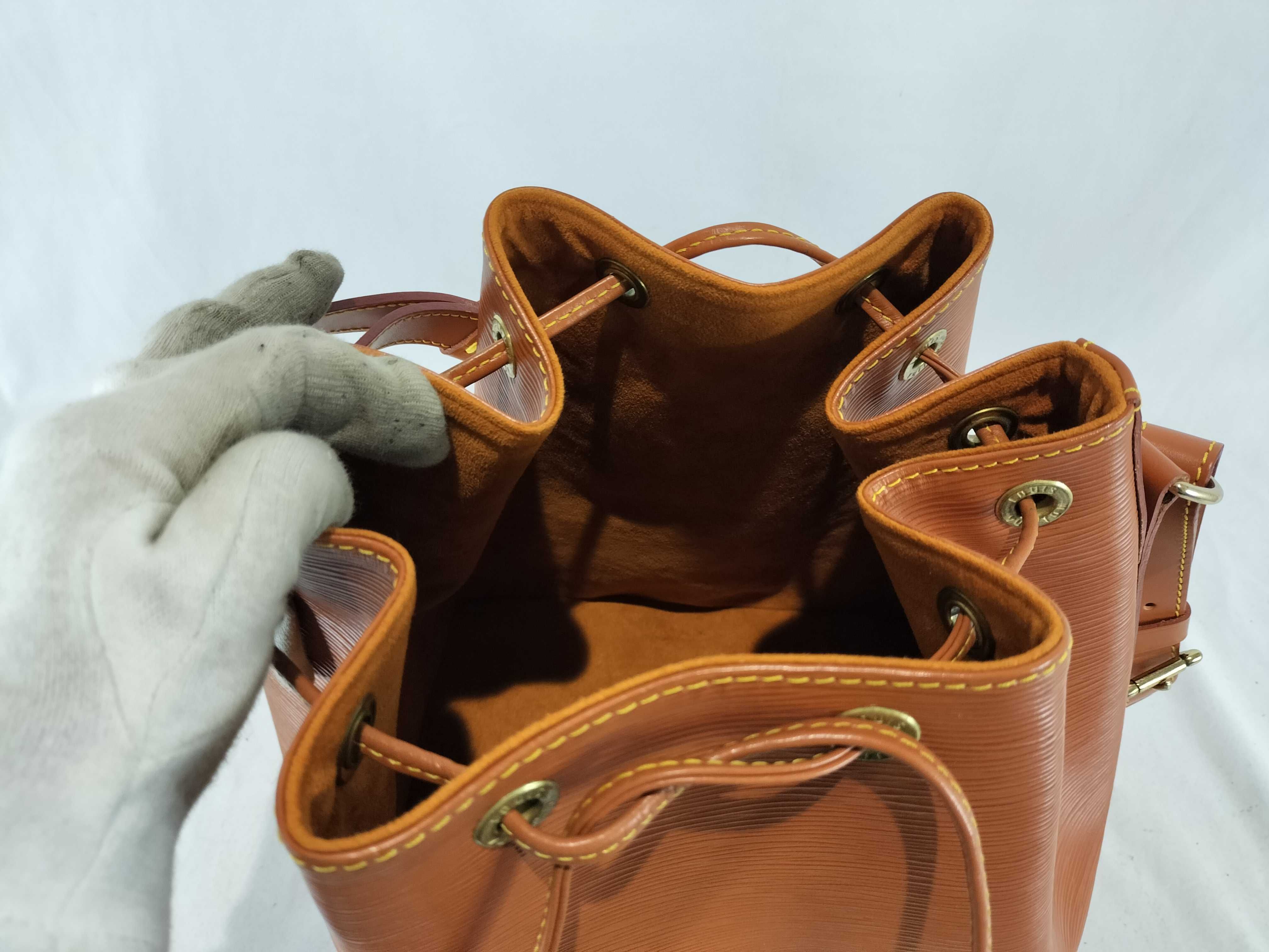 Epi Petit Noé Shoulder Bag — view 11