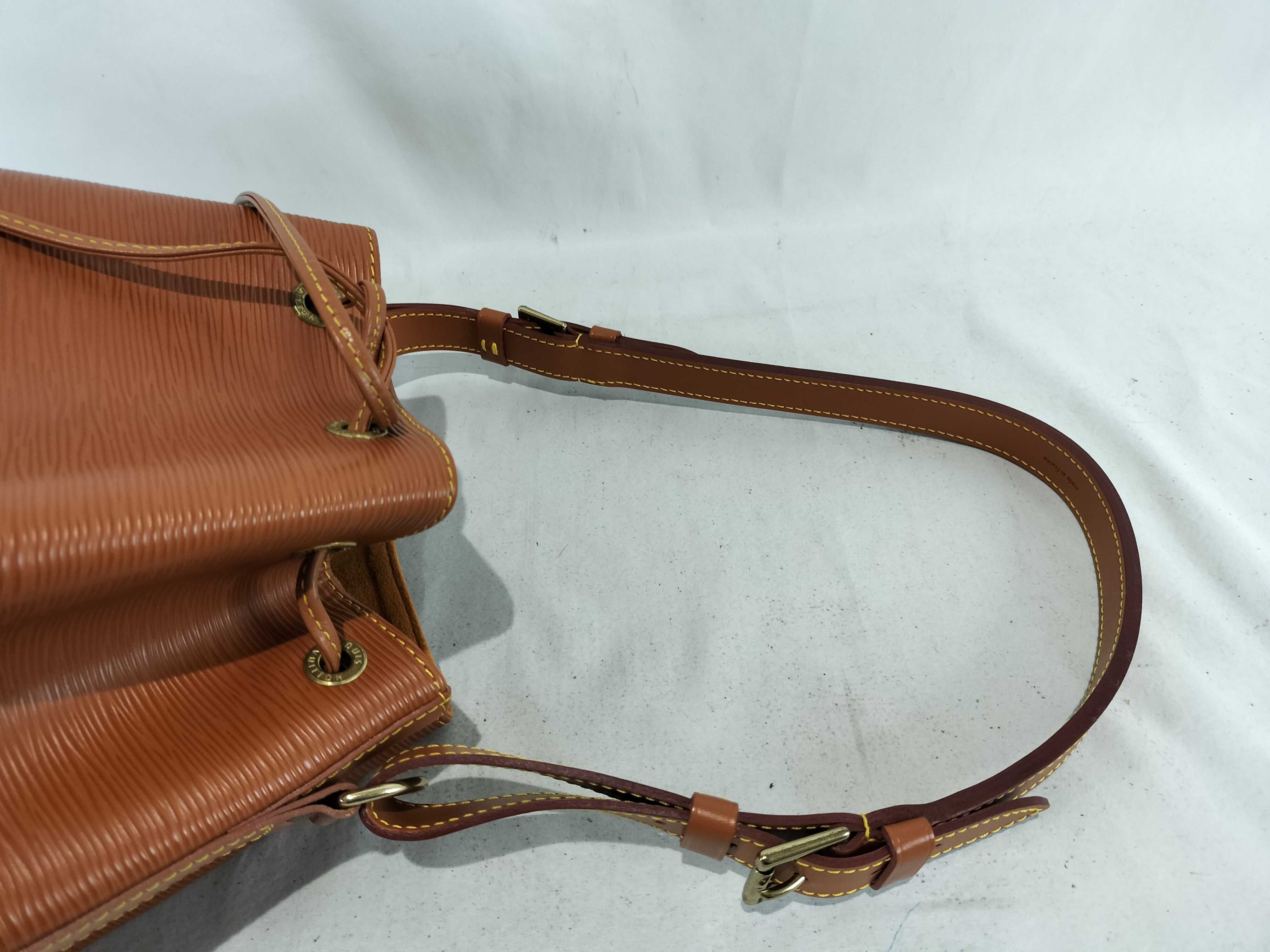 Epi Petit Noé Shoulder Bag — view 4