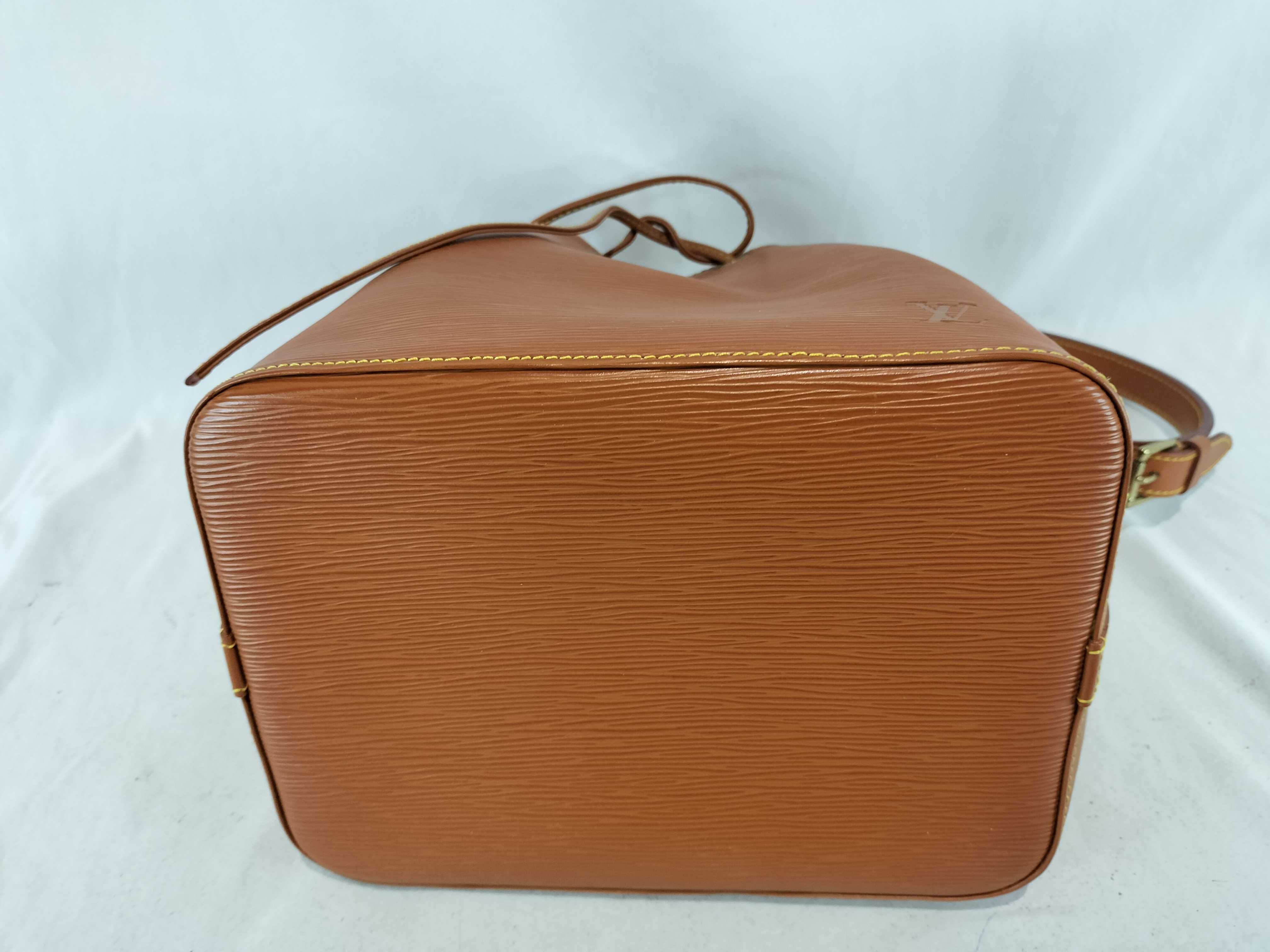 Epi Petit Noé Shoulder Bag — view 8