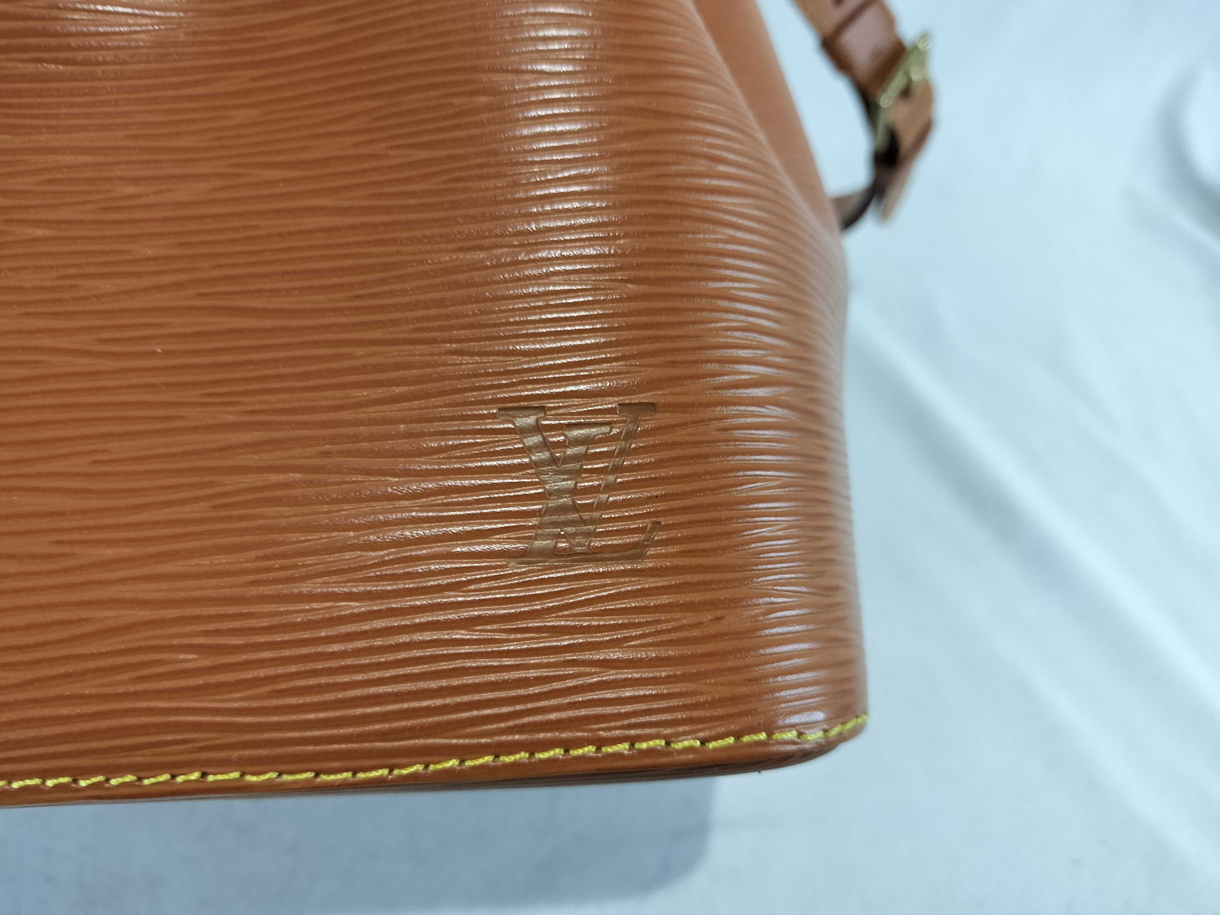 Epi Petit Noé Shoulder Bag — view 9