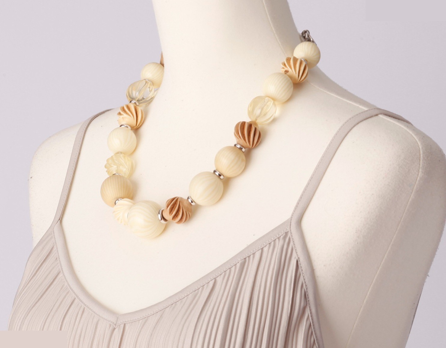 Other lines: Precious metal necklaces and pendants, total length approximately 55 cm. — view 3