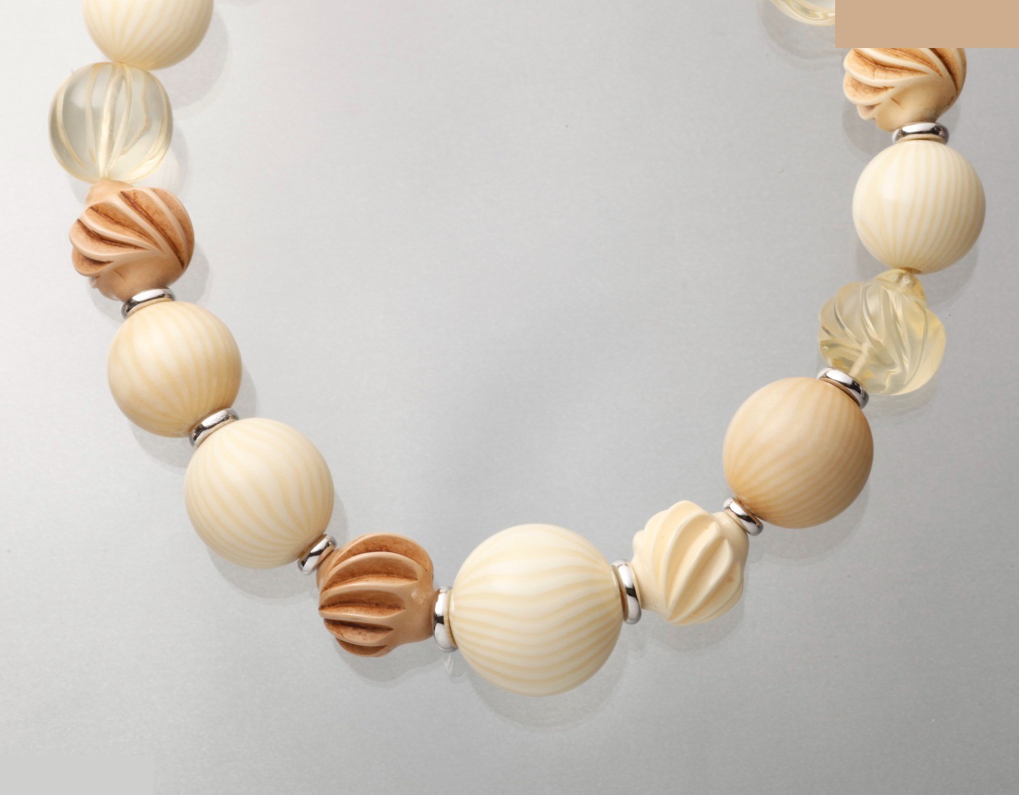 Other lines: Precious metal necklaces and pendants, total length approximately 55 cm. — view 4