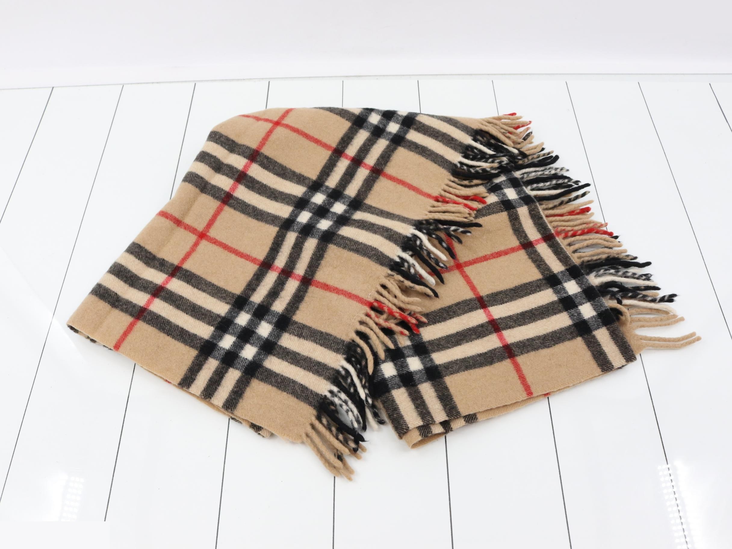 Other lines: accessories, small items, and shawls — view 3