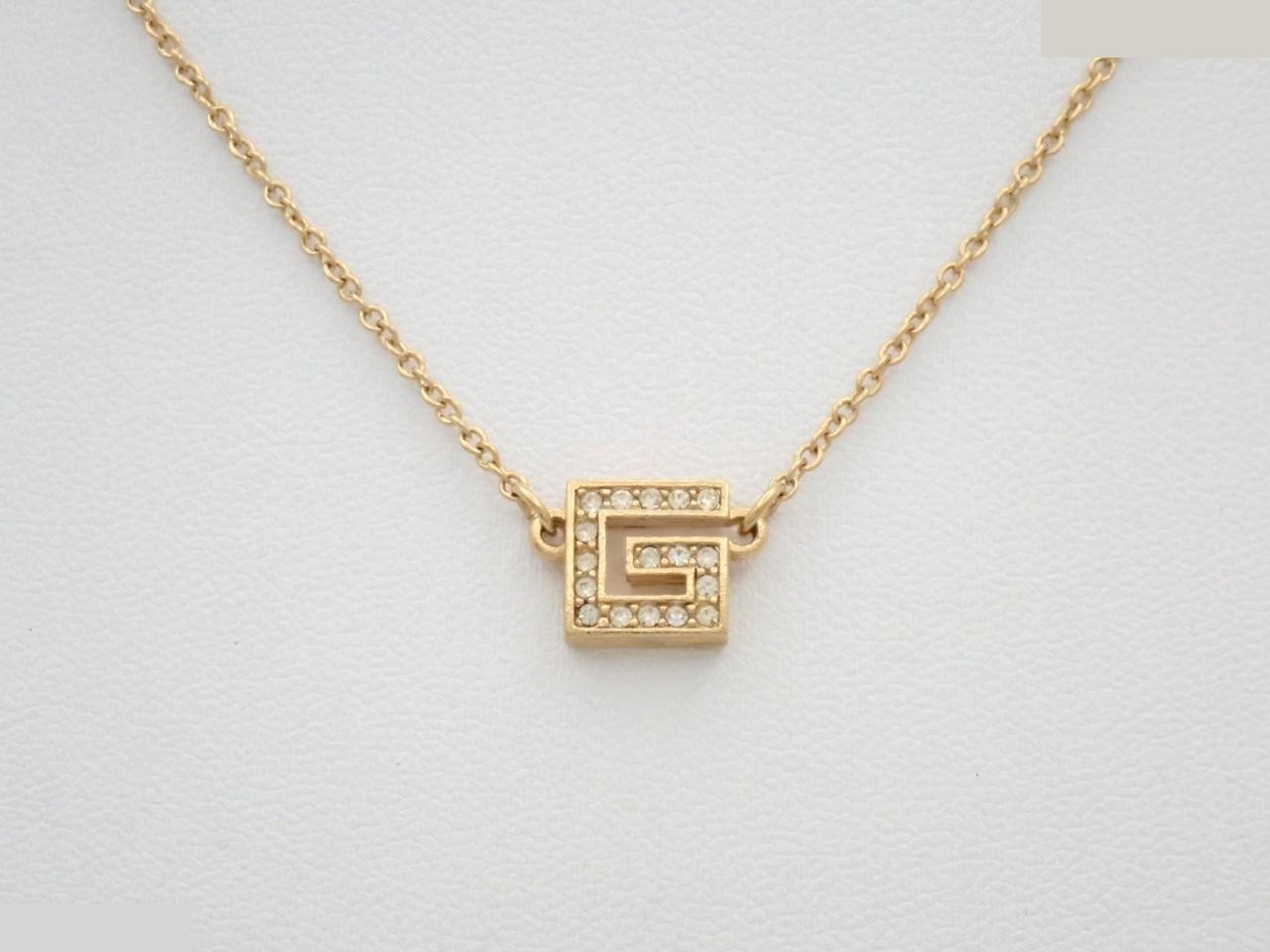 Other lines: Precious metal necklaces and pendants, chain approximately 36cm.