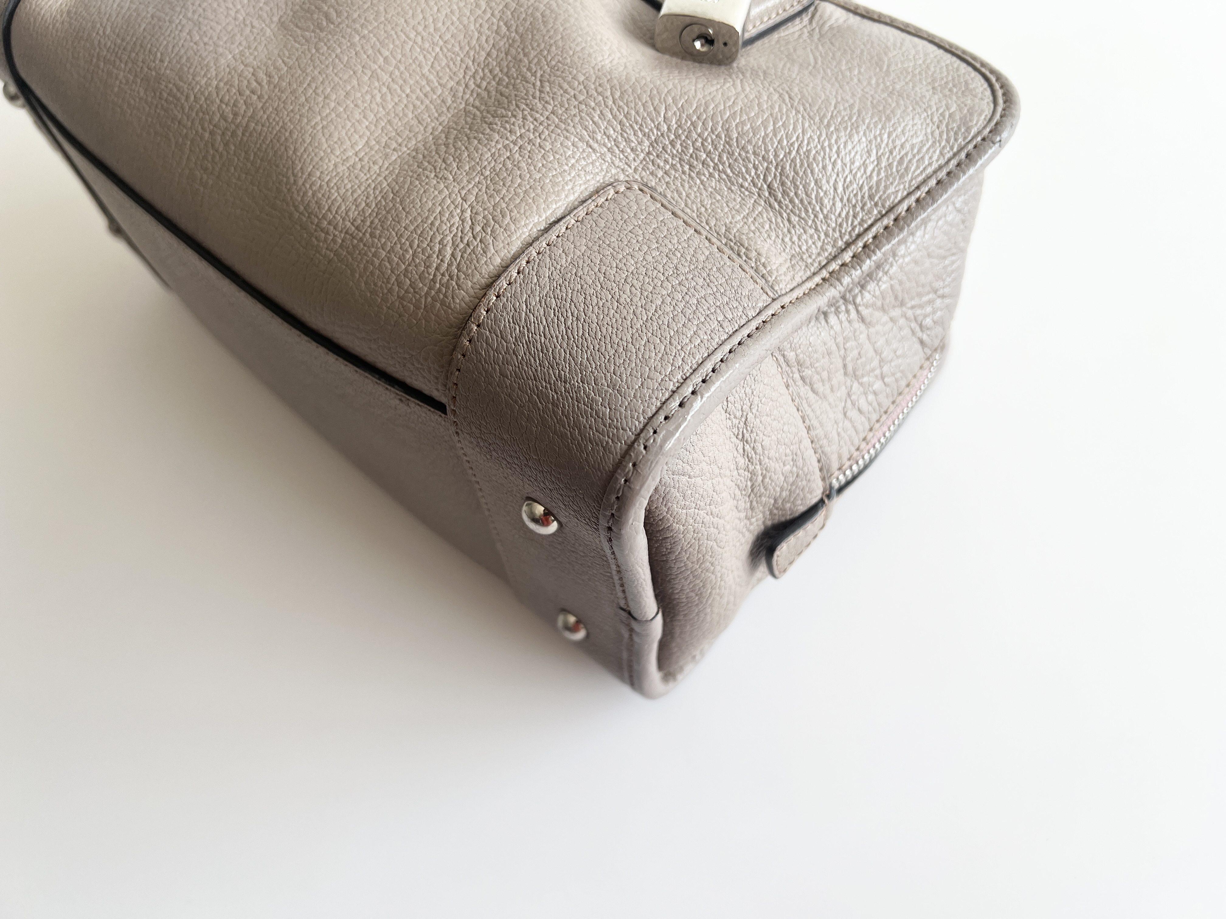 Amazona 28 Anagram Logo Leather Stitch Leather Boston Bag Handbag — view 12