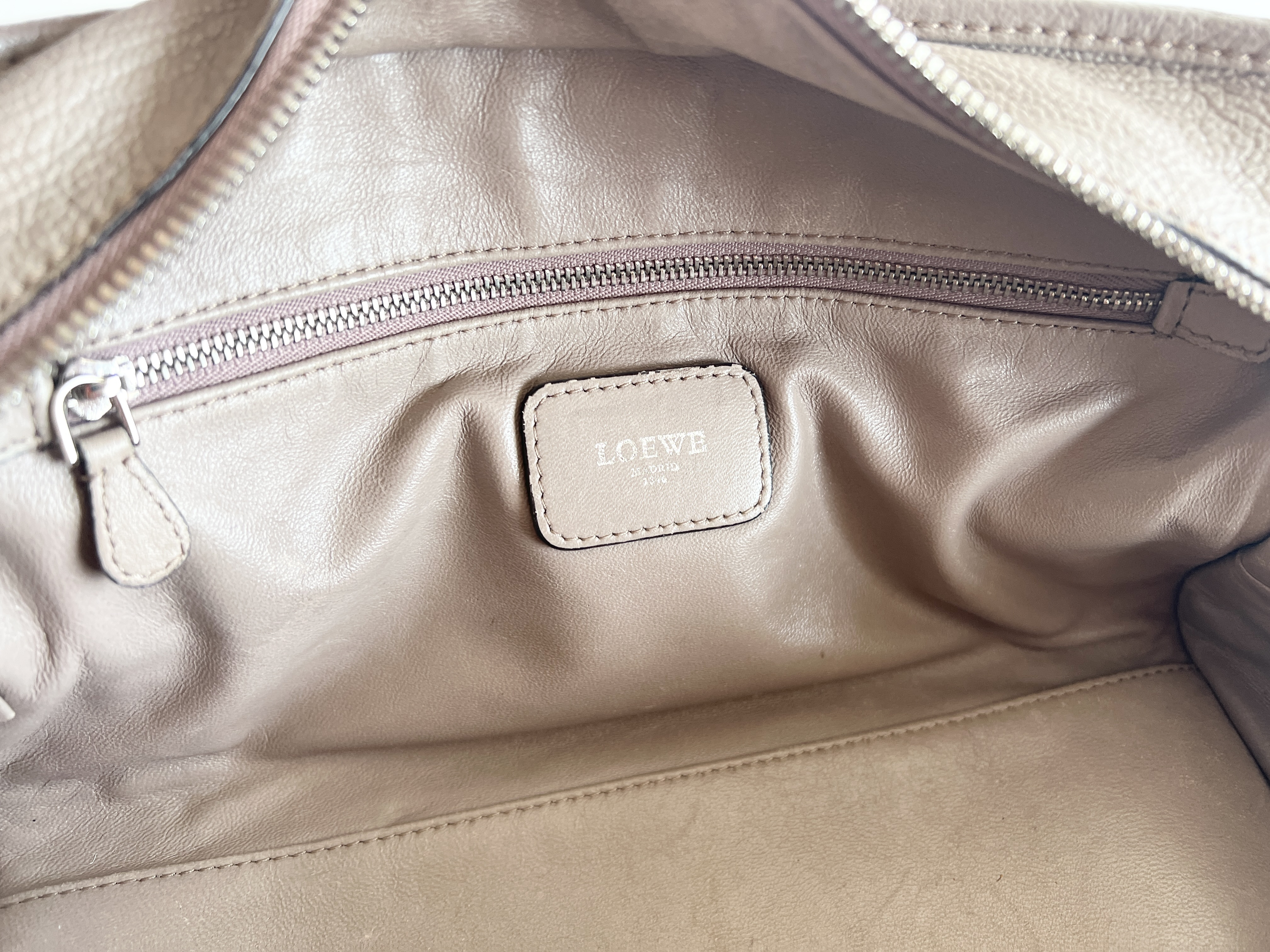 Amazona 28 Anagram Logo Leather Stitch Leather Boston Bag Handbag — view 7