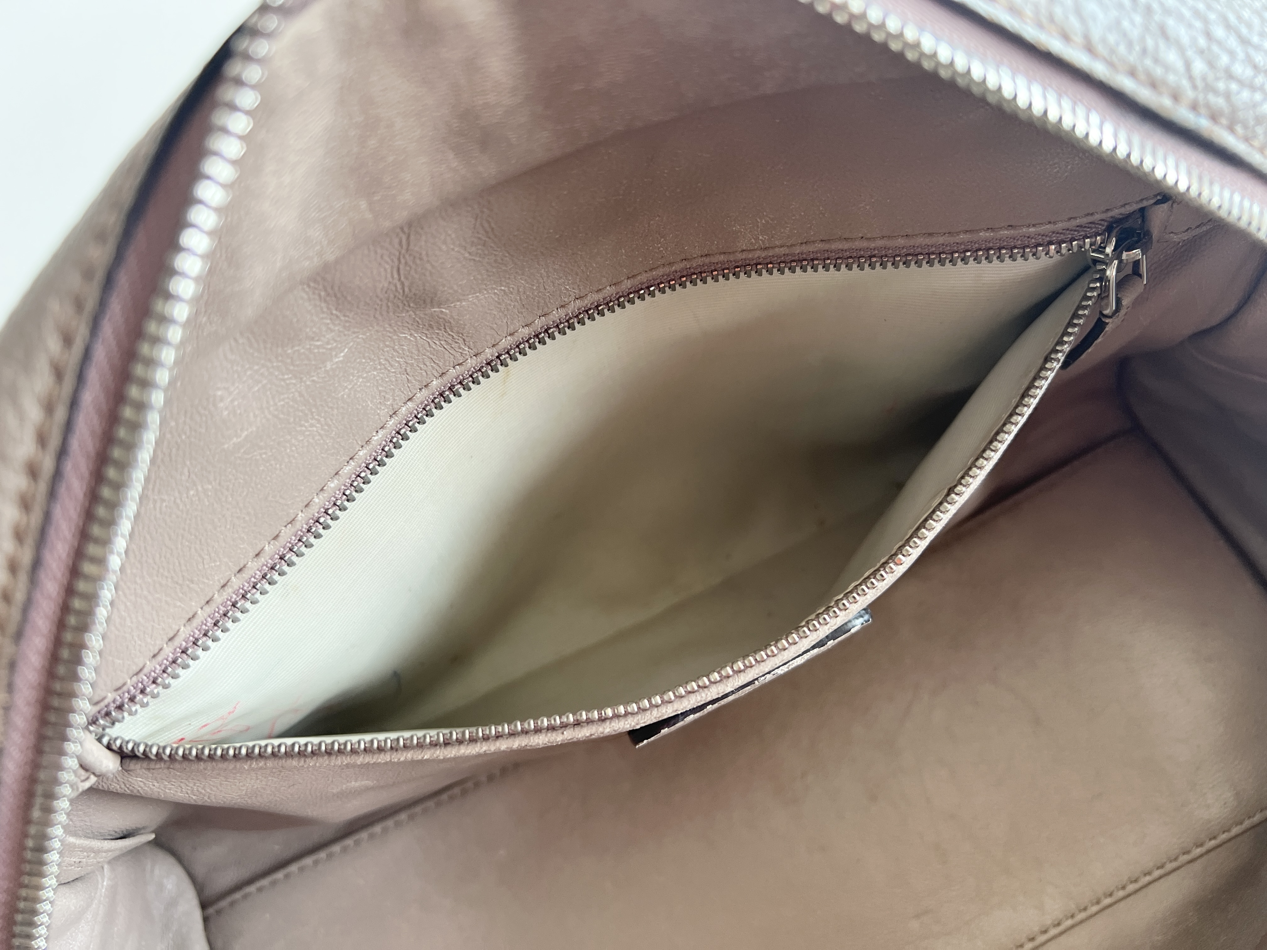 Amazona 28 Anagram Logo Leather Stitch Leather Boston Bag Handbag — view 9