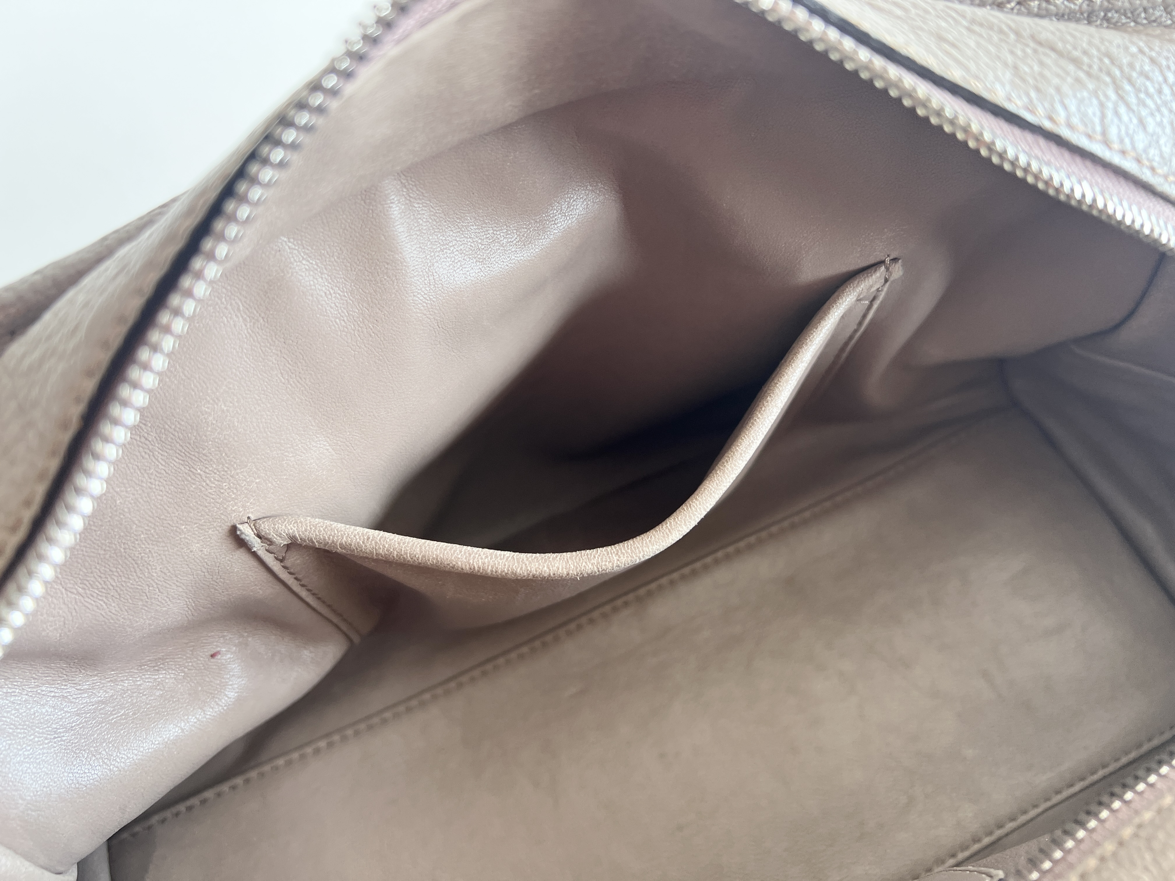 Amazona 28 Anagram Logo Leather Stitch Leather Boston Bag Handbag — view 10