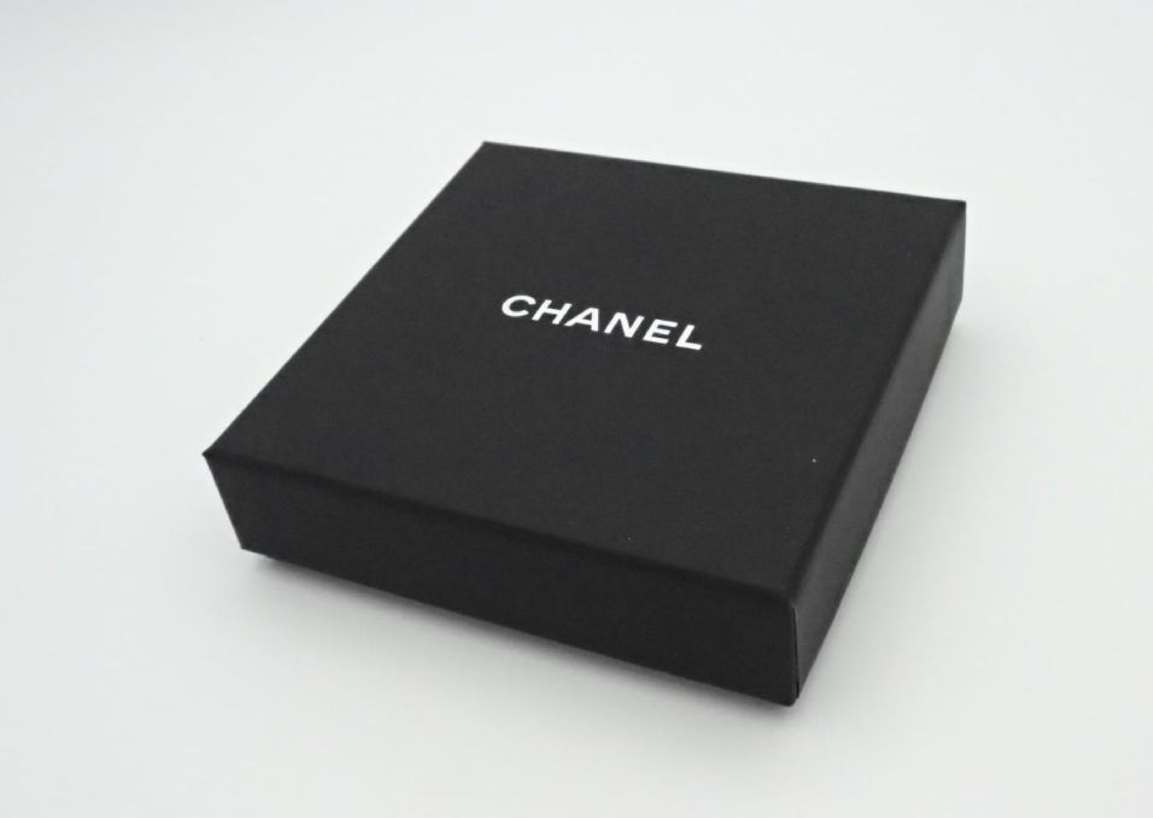 Coco Mark Leather Brooch, Black, I24K, 5.5cm wide — view 4