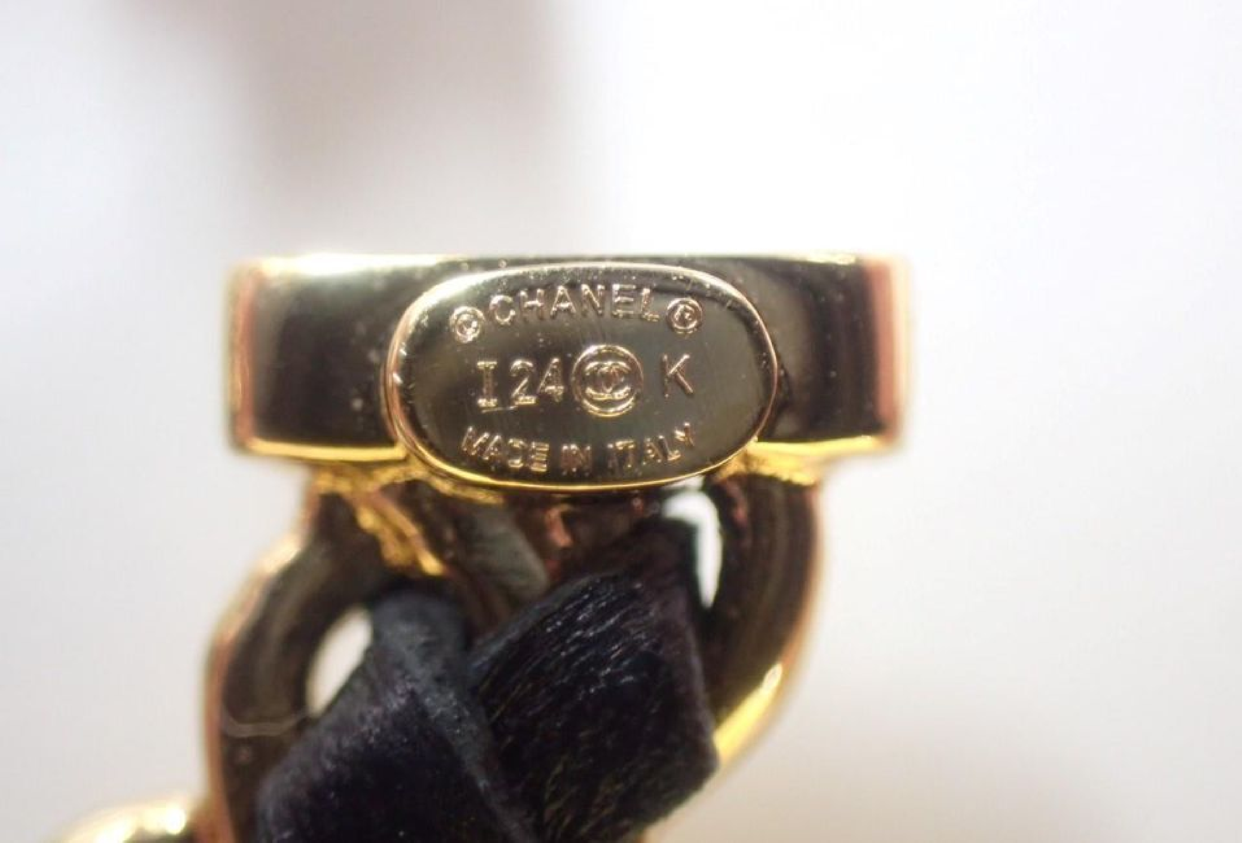 Coco Mark Leather Brooch, Black, I24K, 5.5cm wide — view 6