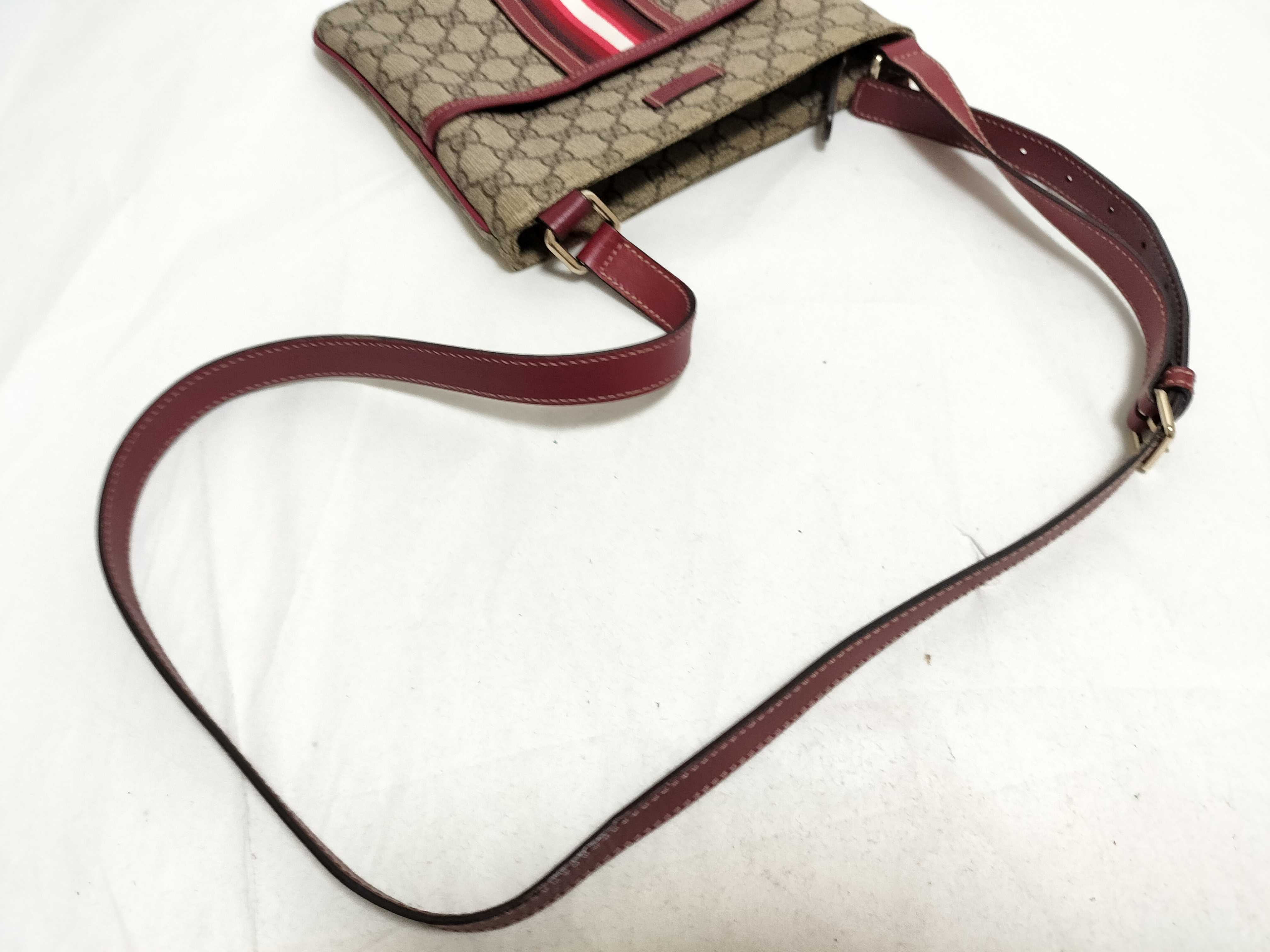 GG Supreme Sherry Shoulder Bag — view 3
