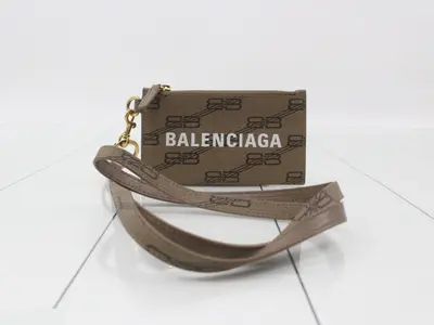 BB pattern fragment case with neck strap